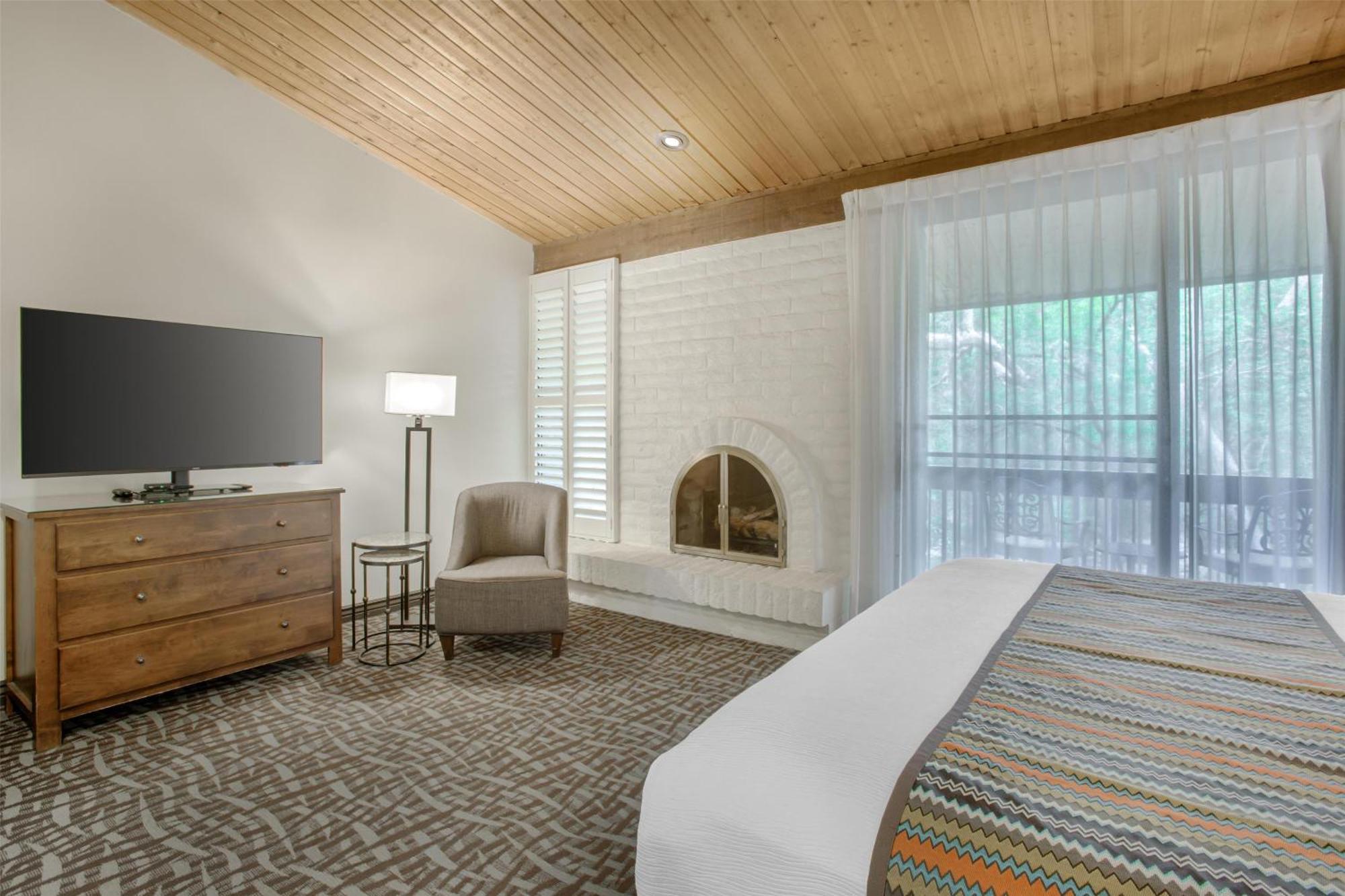 Two-Bedroom Villa One King Bed One Queen Bed One Sofa Bed Two Floors or Non-Smoking