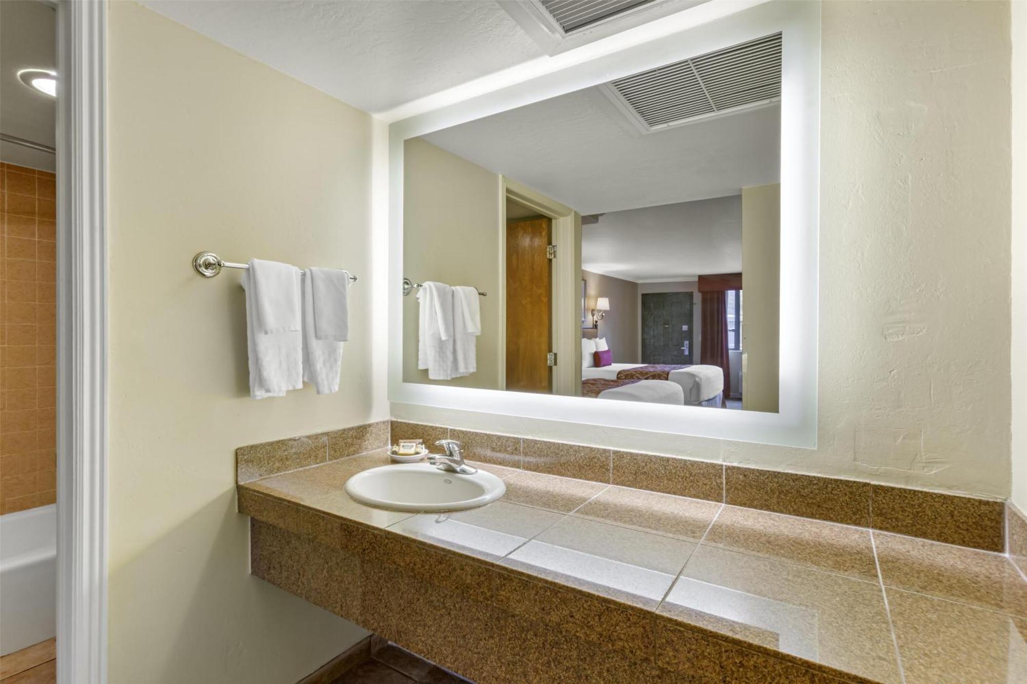 Queen Room Two Queen Beds Red Rock View Patio Non smoking