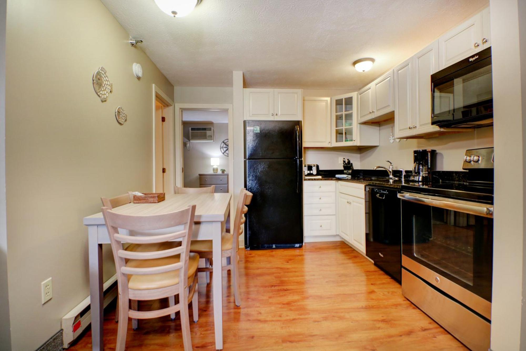 1-Bedroom Suite or Queen bed