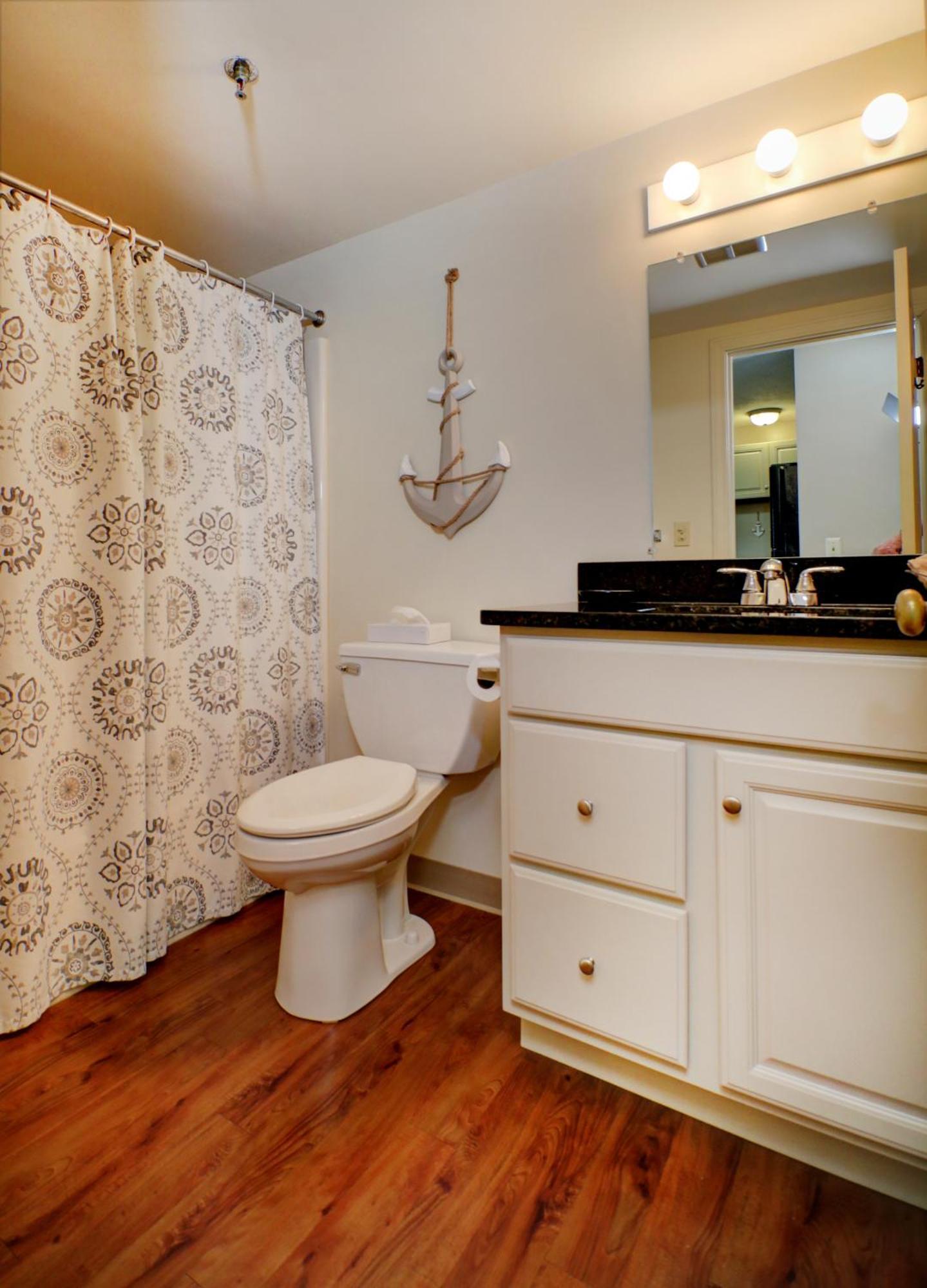 1-Bedroom Suite or Queen bed