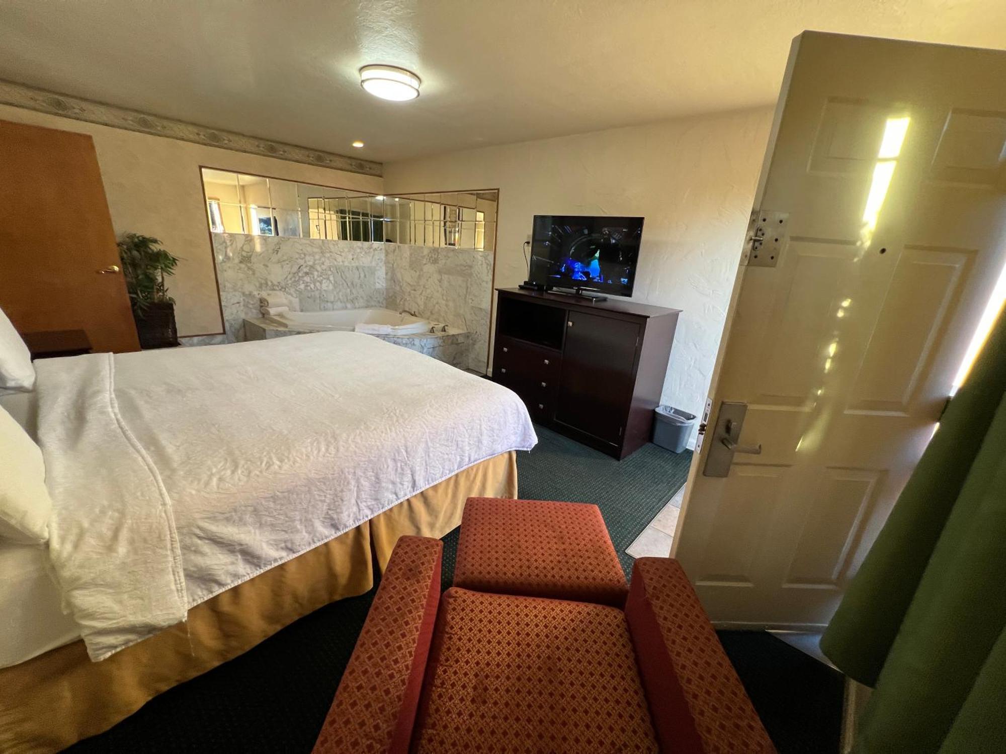 King Suite Spa Bath