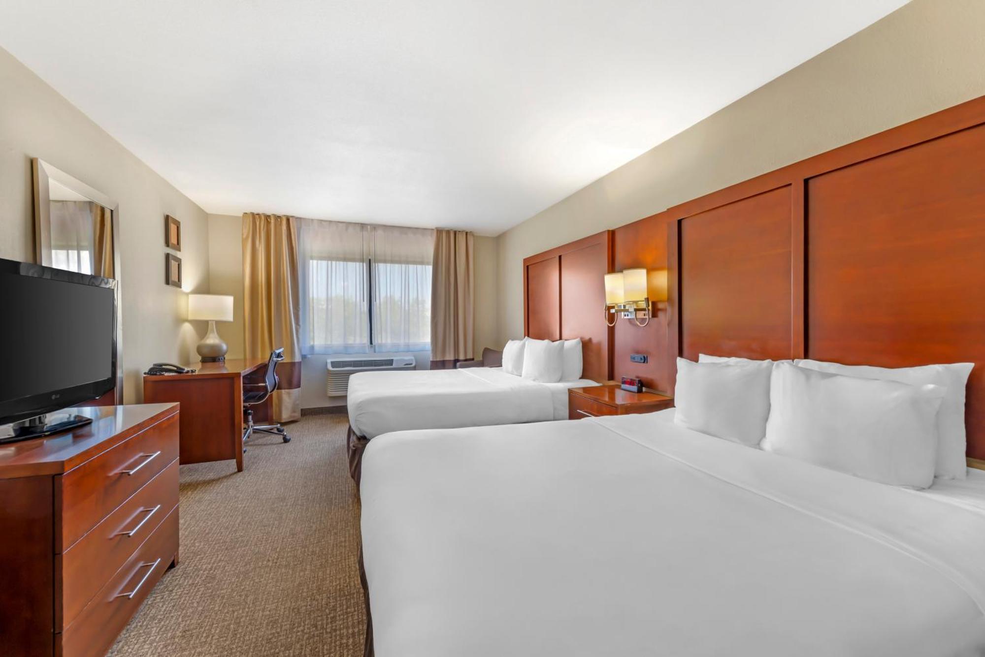 Deluxe Queen Room with Two Queen Beds