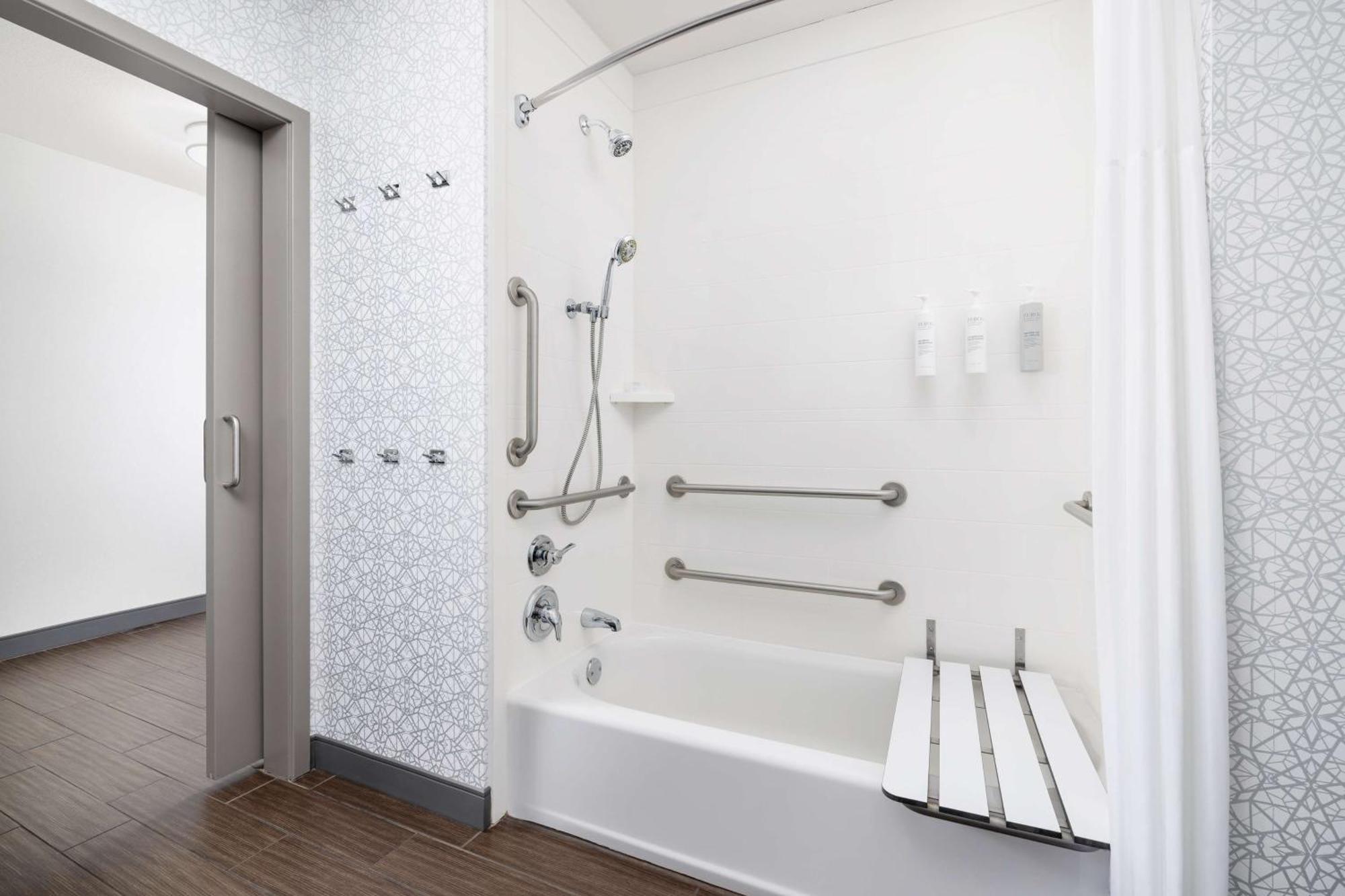 Queen Room with Two Queen Beds - Mobility Access/Non-Smoking