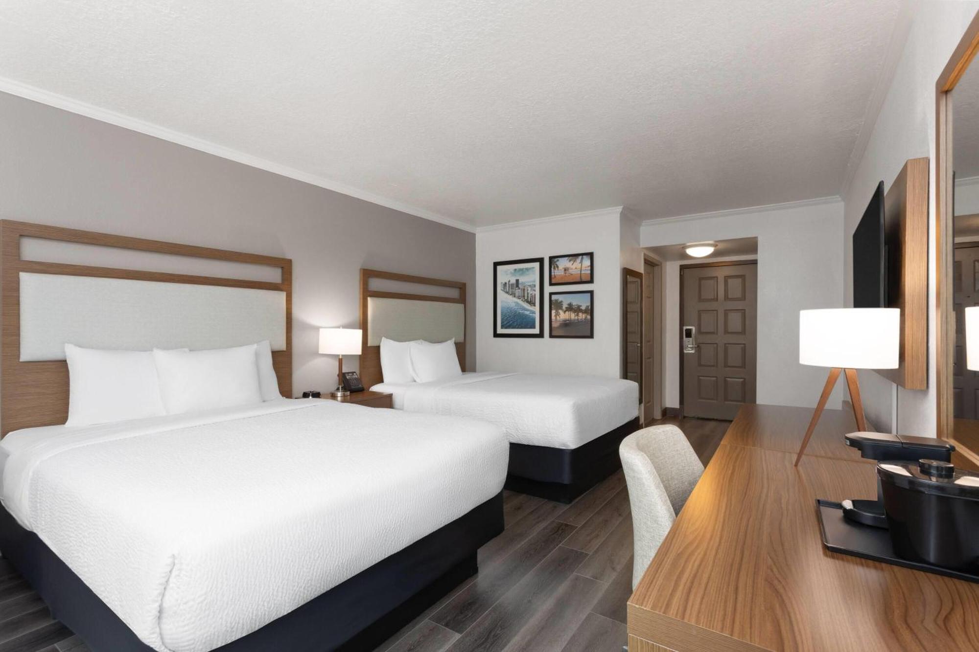 Deluxe Room with Two Double Beds - Non-Smoking