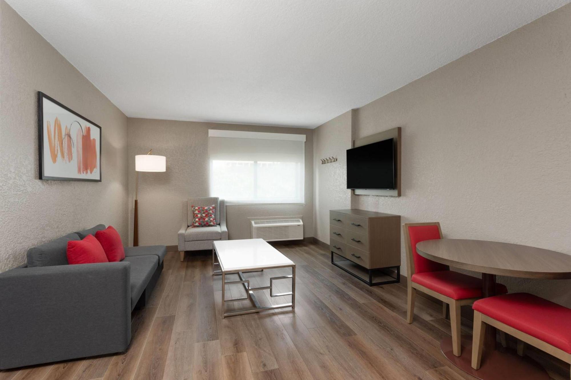 Suite Two Queen Beds Non-Smoking