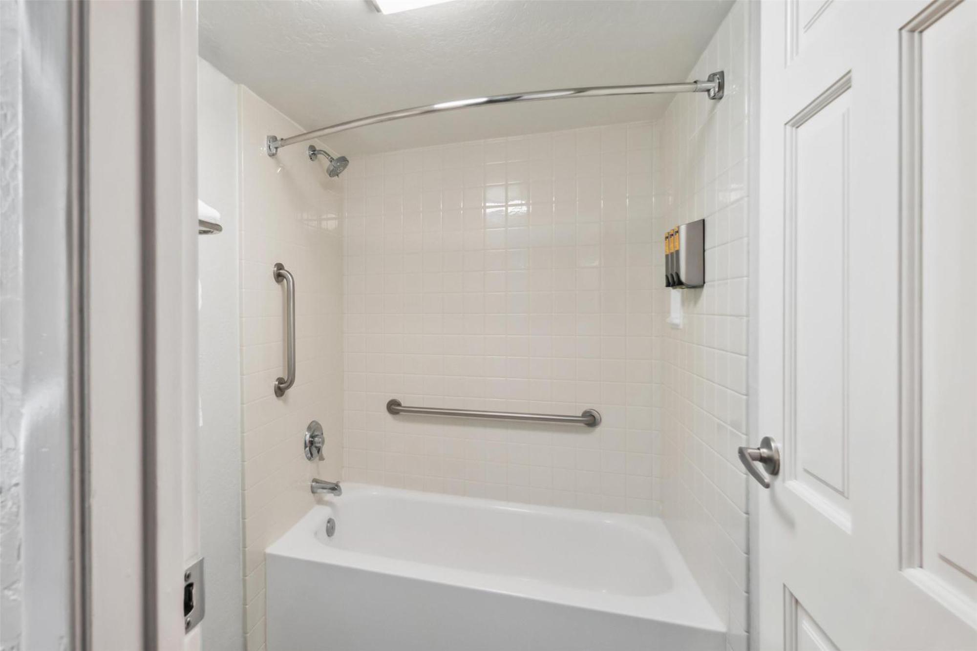 Executive Queen Room with Two Queen Beds - Pet Friendly/Non-Smoking