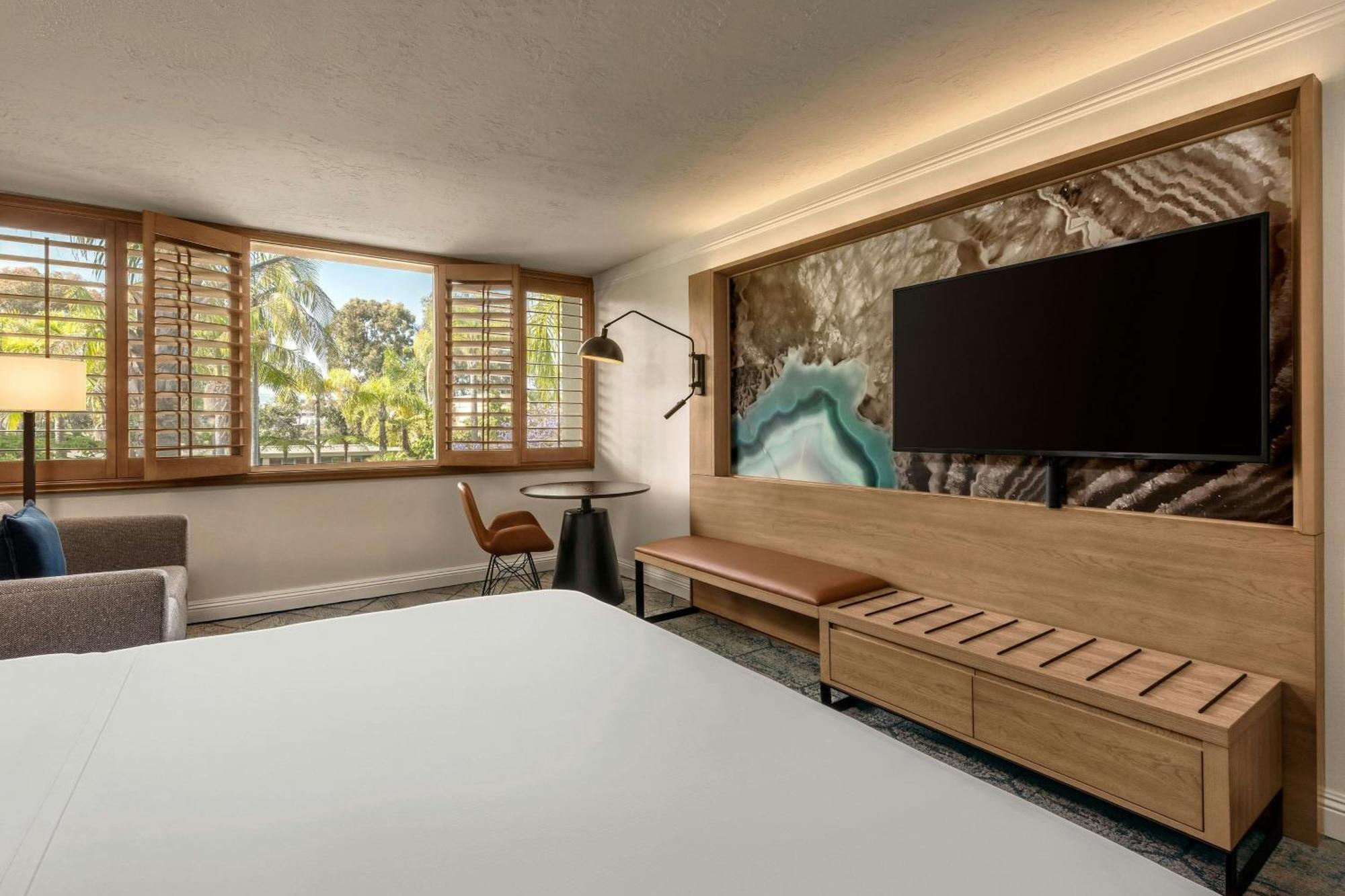 Guest room, 1 King, Garden view