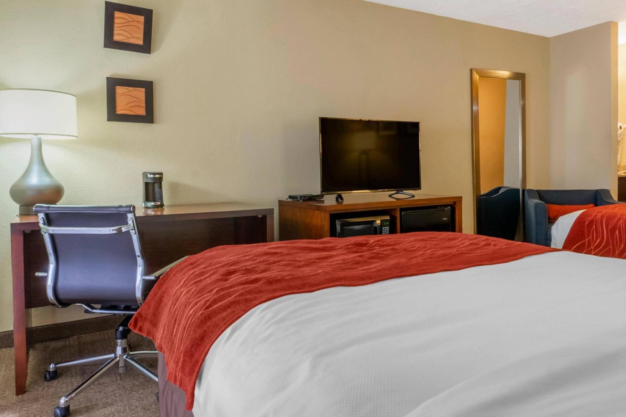 Double Room with Two Double Beds and View - Non-Smoking