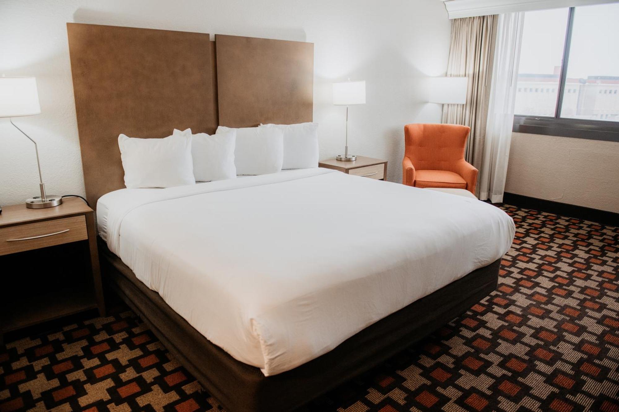 King Room with Roll-in Shower - Disability Access/Non-Smoking