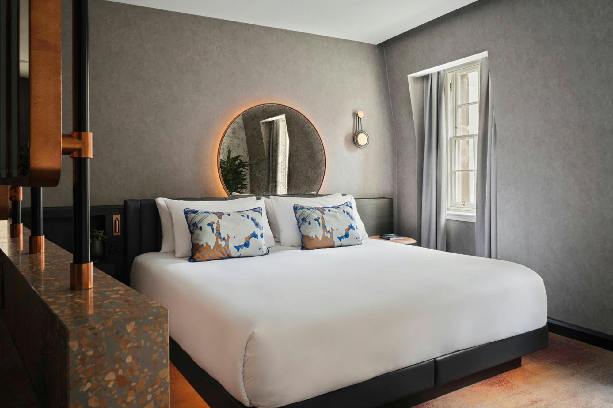 James Craig Deluxe King Suite