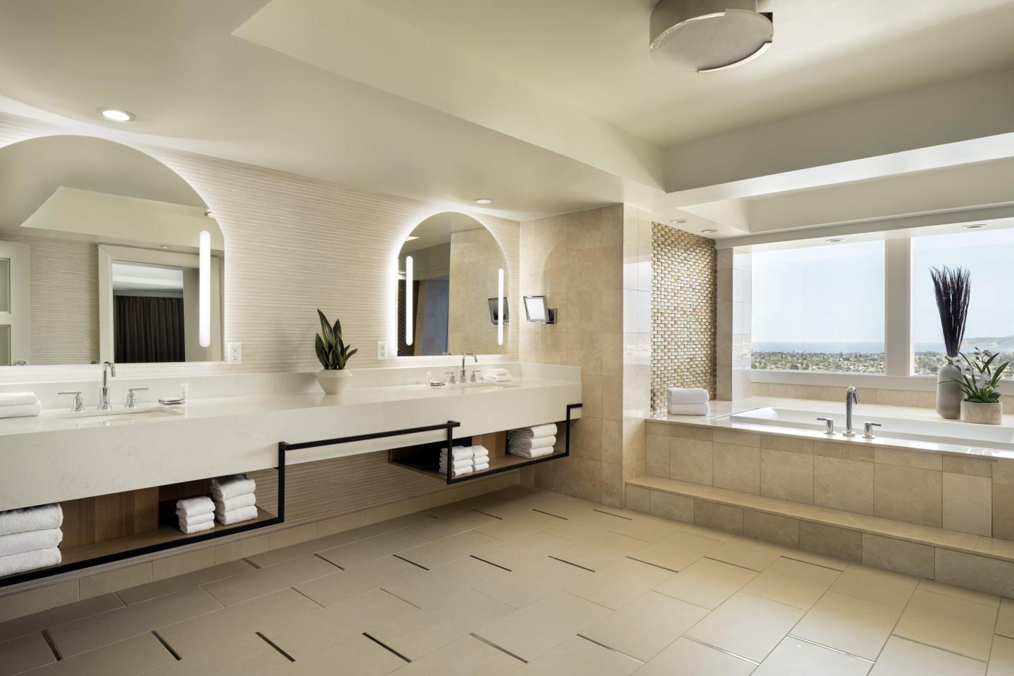 One-Bedroom Admiral King Suite