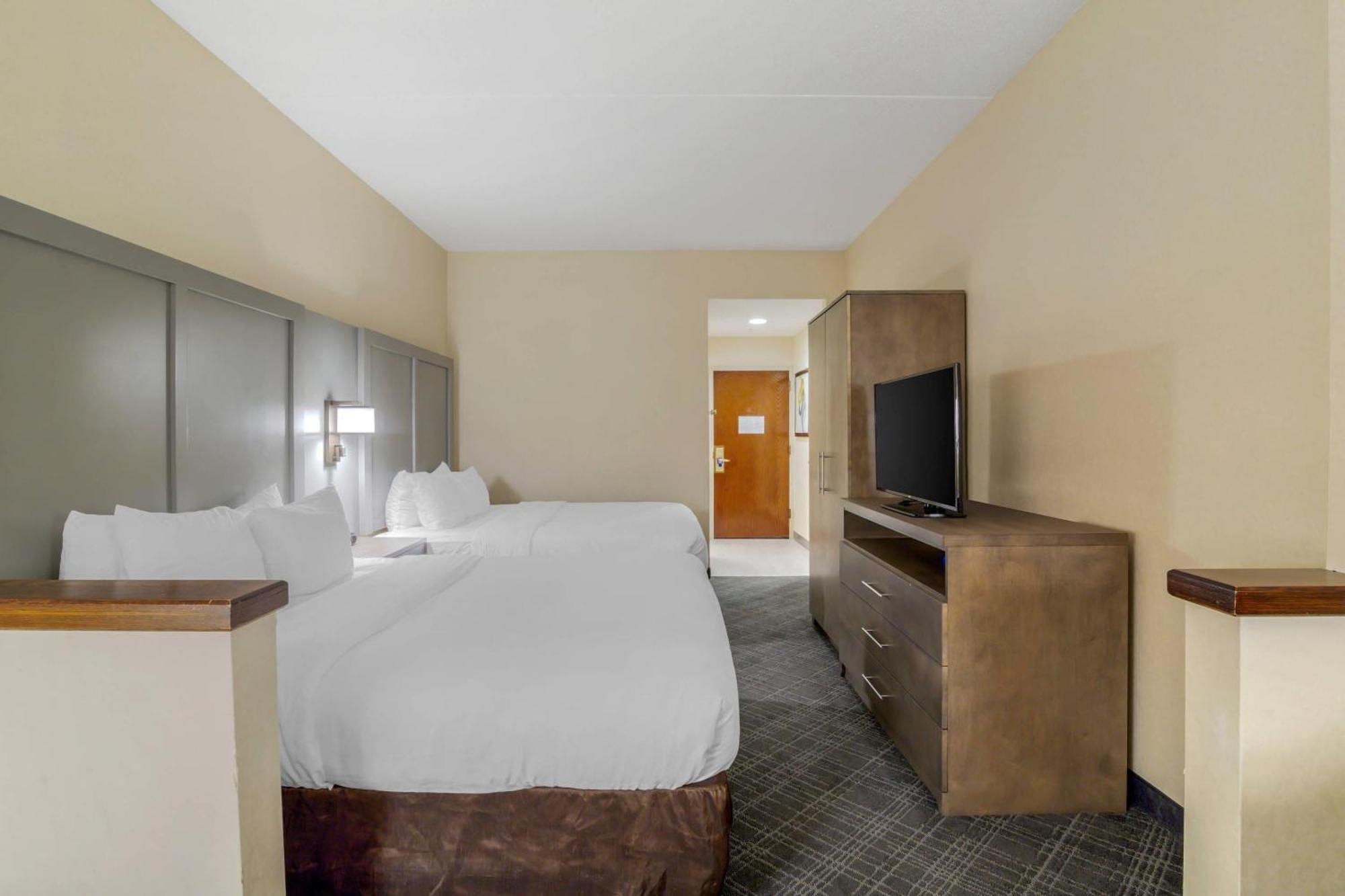 Queen Room Two Queen Beds Non-Smoking