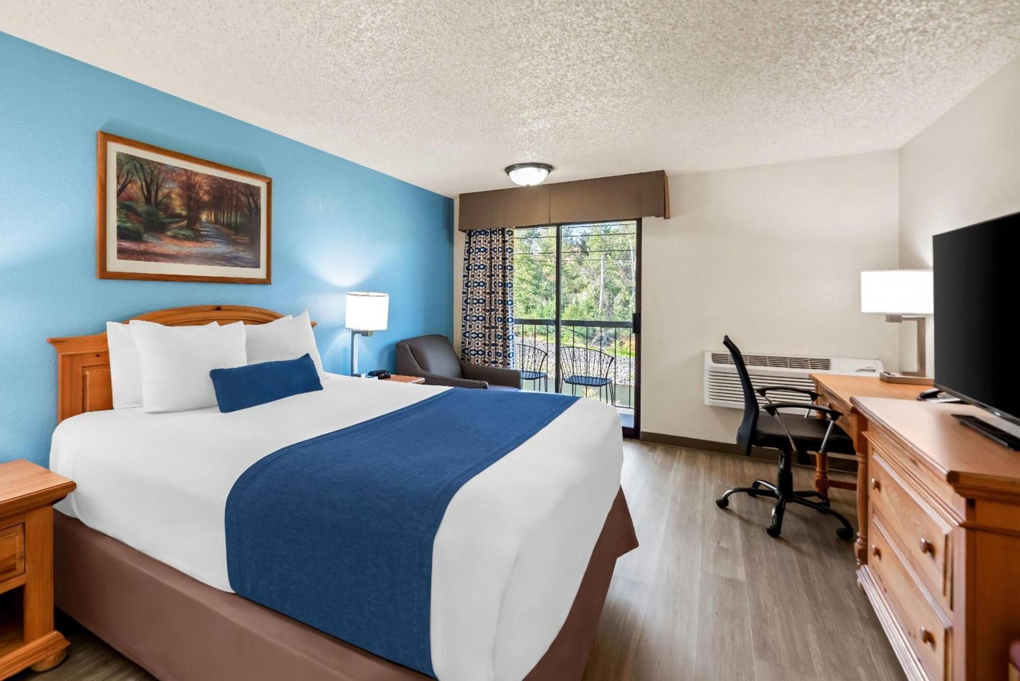 Queen Room River View Non-Smoking