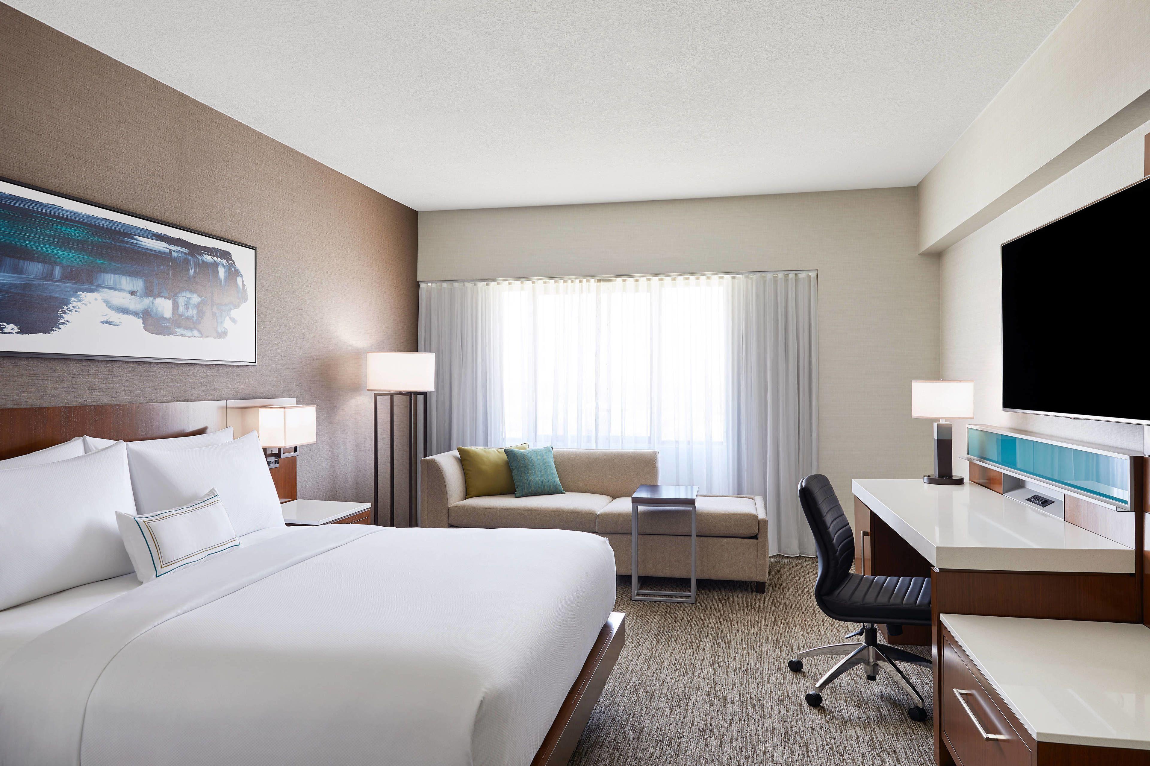Executive Level Guest room 1 King Sofa bed High floor