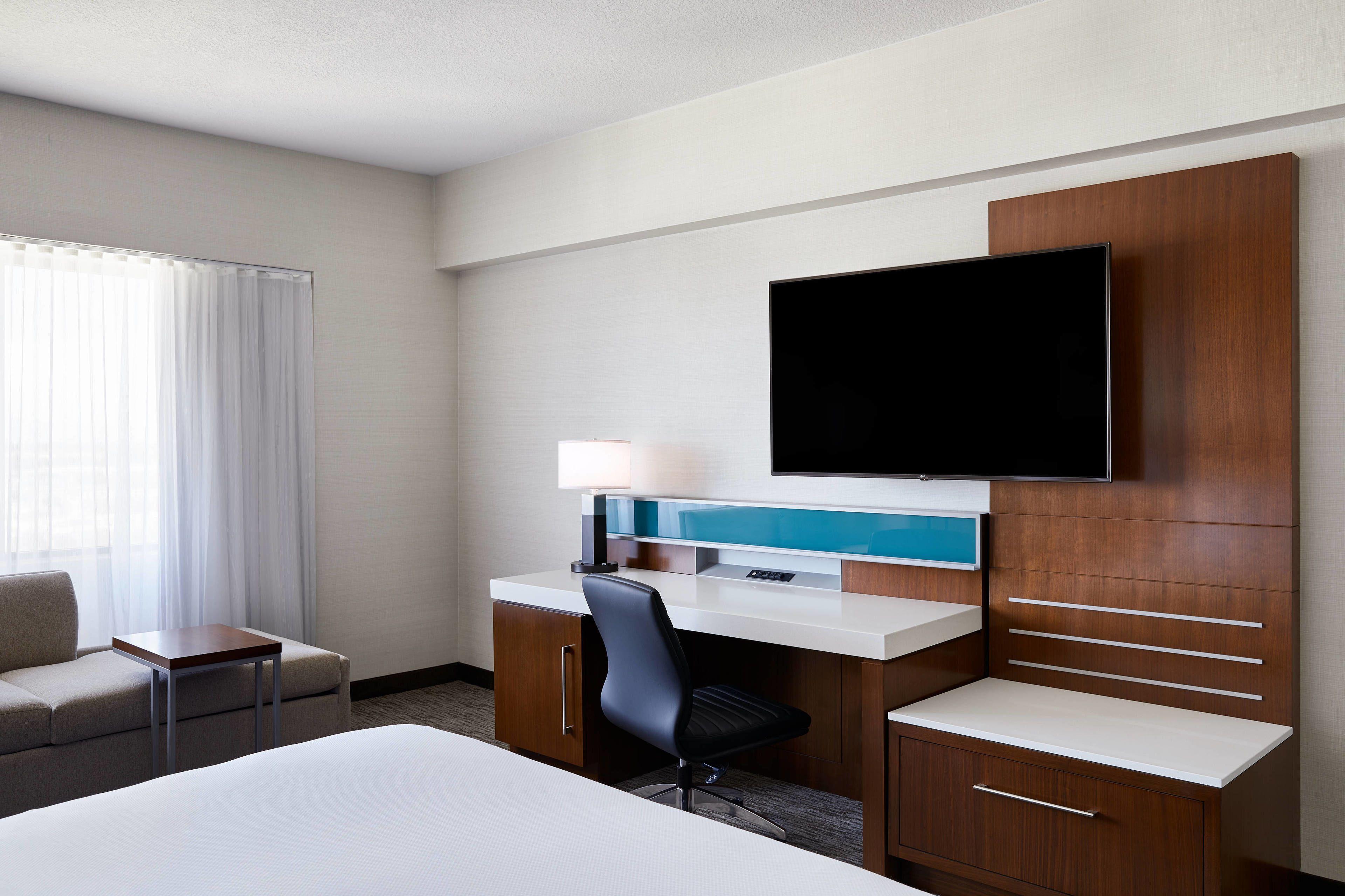 Executive Level Guest room 1 King Sofa bed High floor