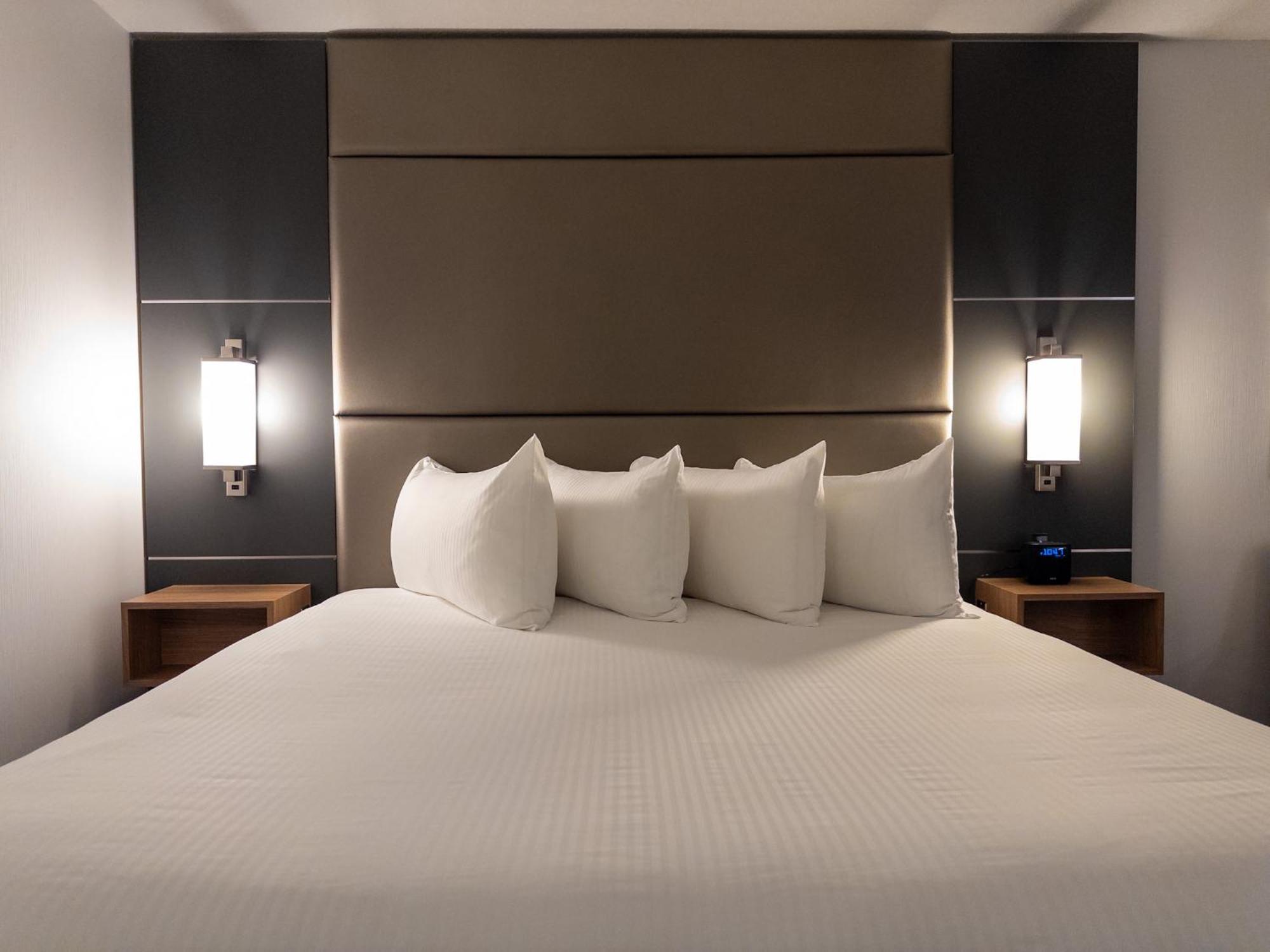 Premium King Room Newly Renovated,1587501138:JPEG