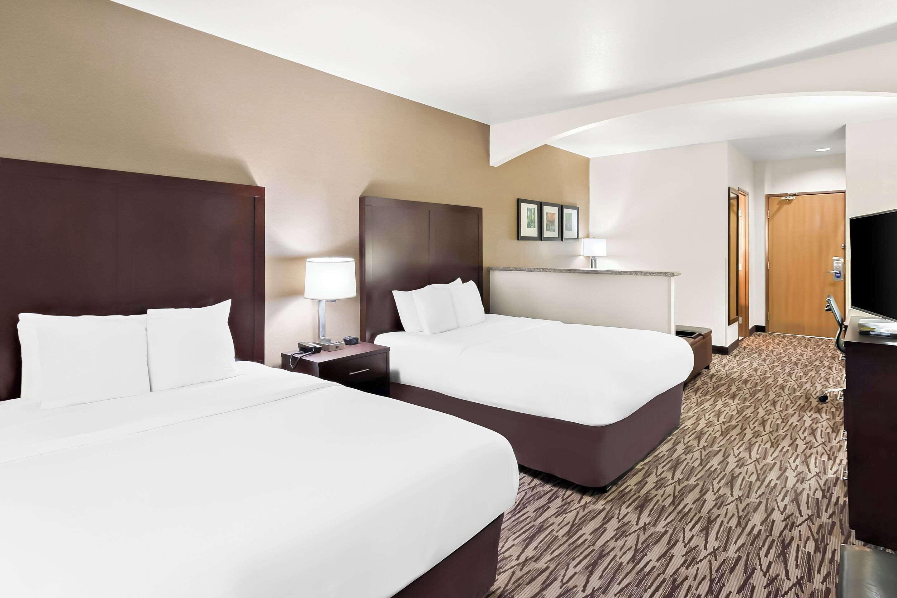Queen Suite Two Queen Beds