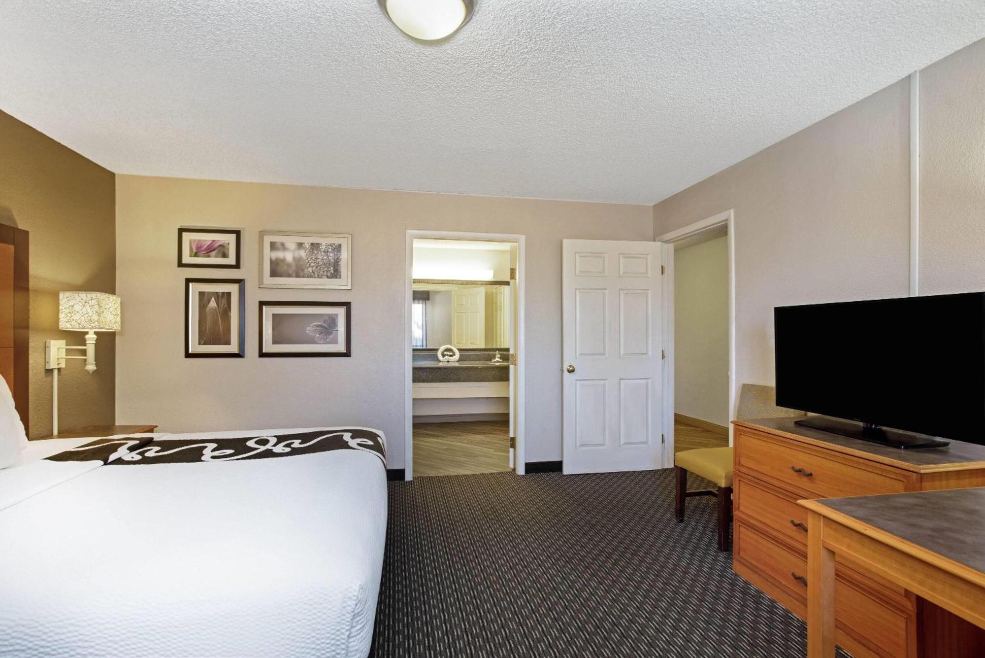 One-Bedroom King Suite Non-Smoking