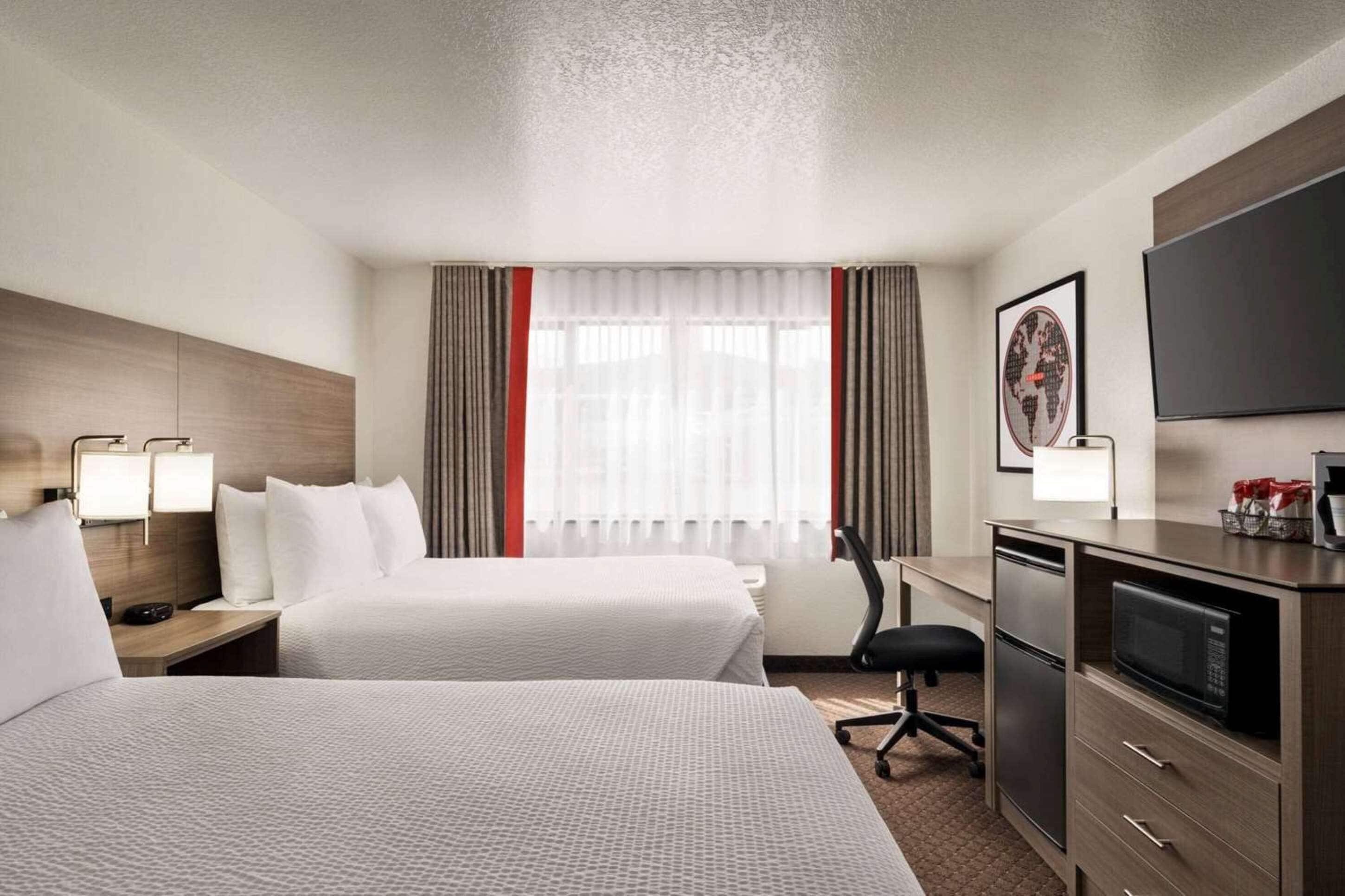 Queen Room with Two Queen Beds - Main Building/Non-Smoking
