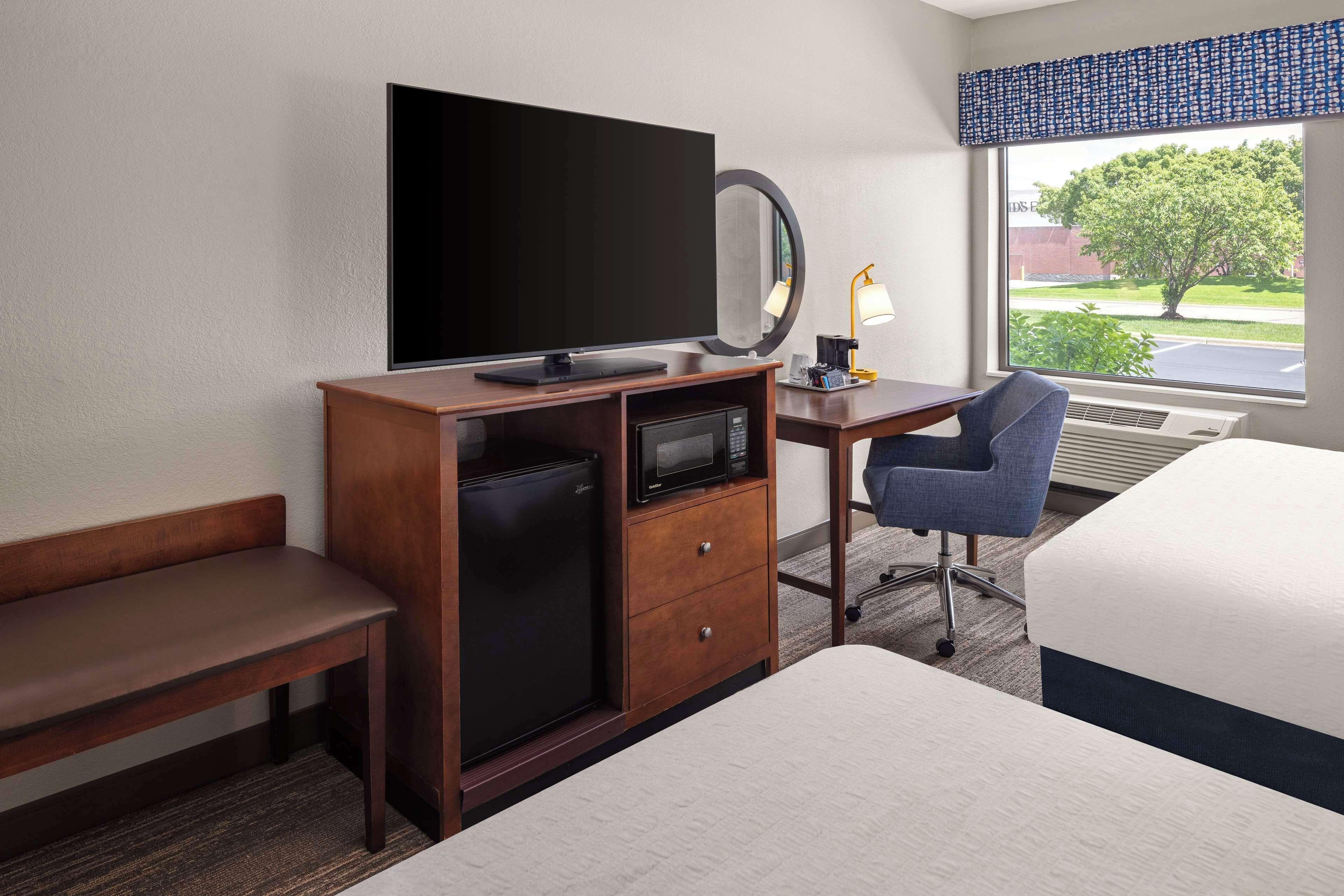Queen Room Two Queen Beds Hearing Accessible or Non-Smoking