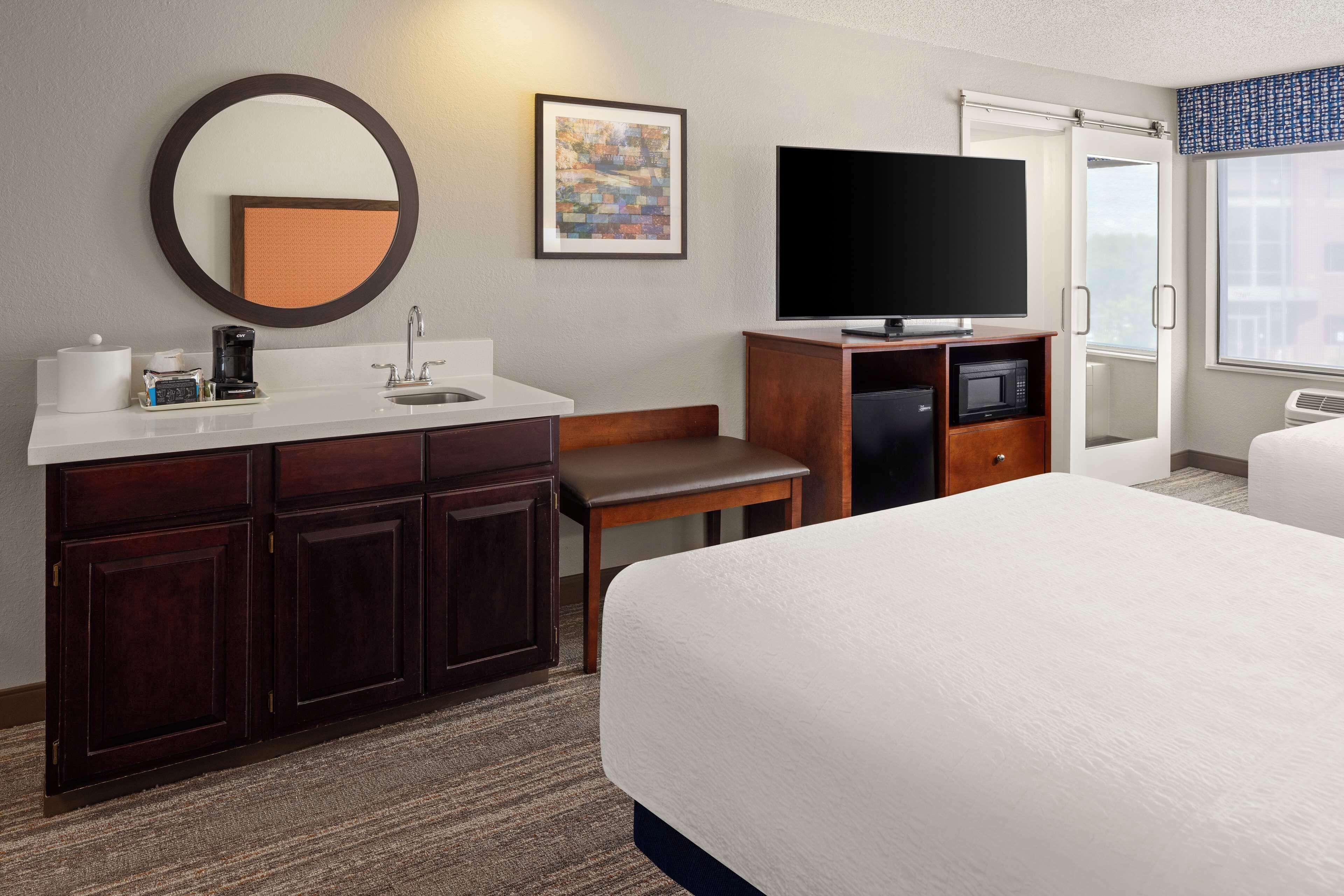 Queen Room Two Queen Beds Sofa Bed Mobility Access or Non-Smoking