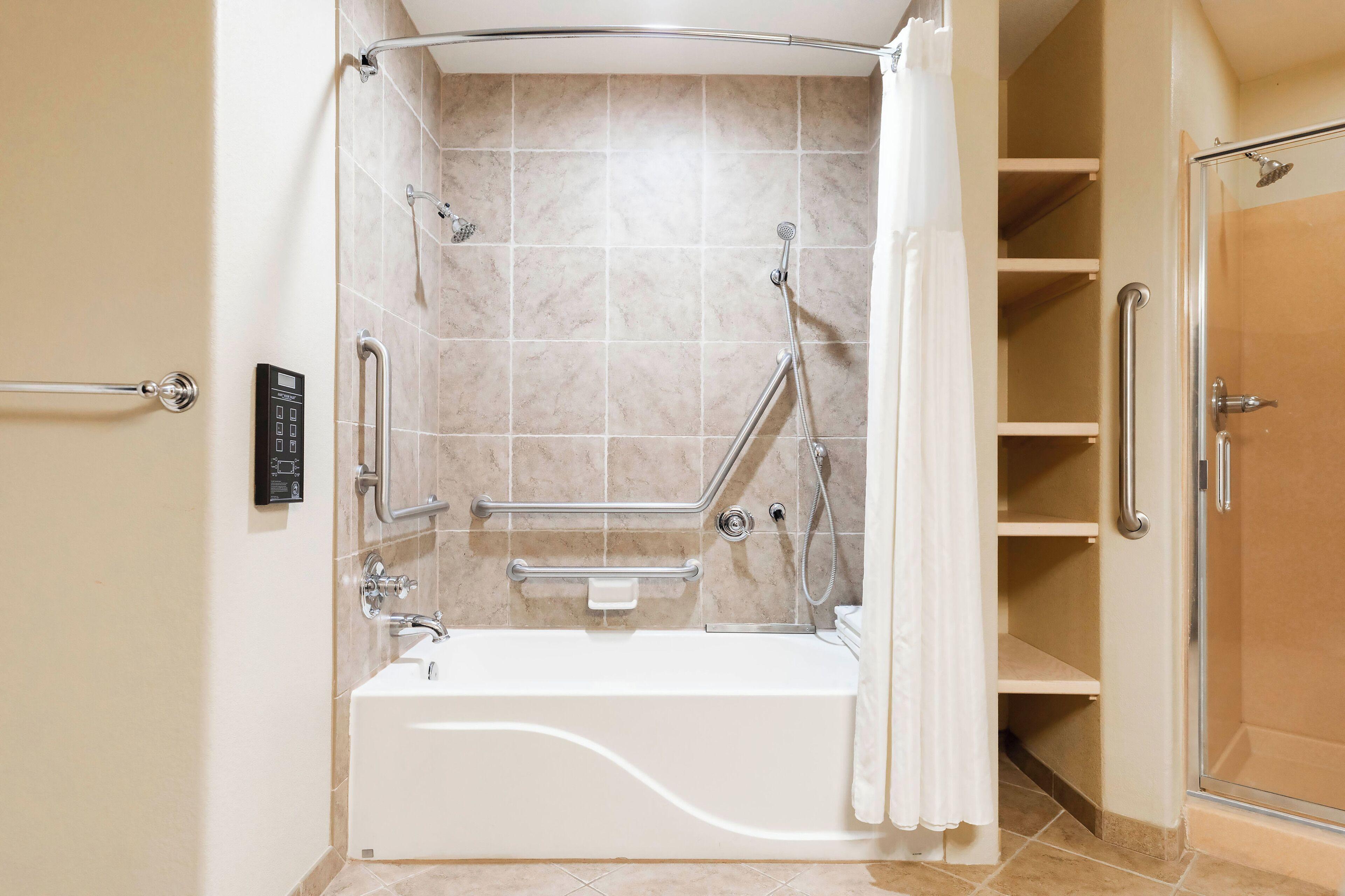 1 BEDROOM 1 KING SUITE ACCESSIBLE TUB