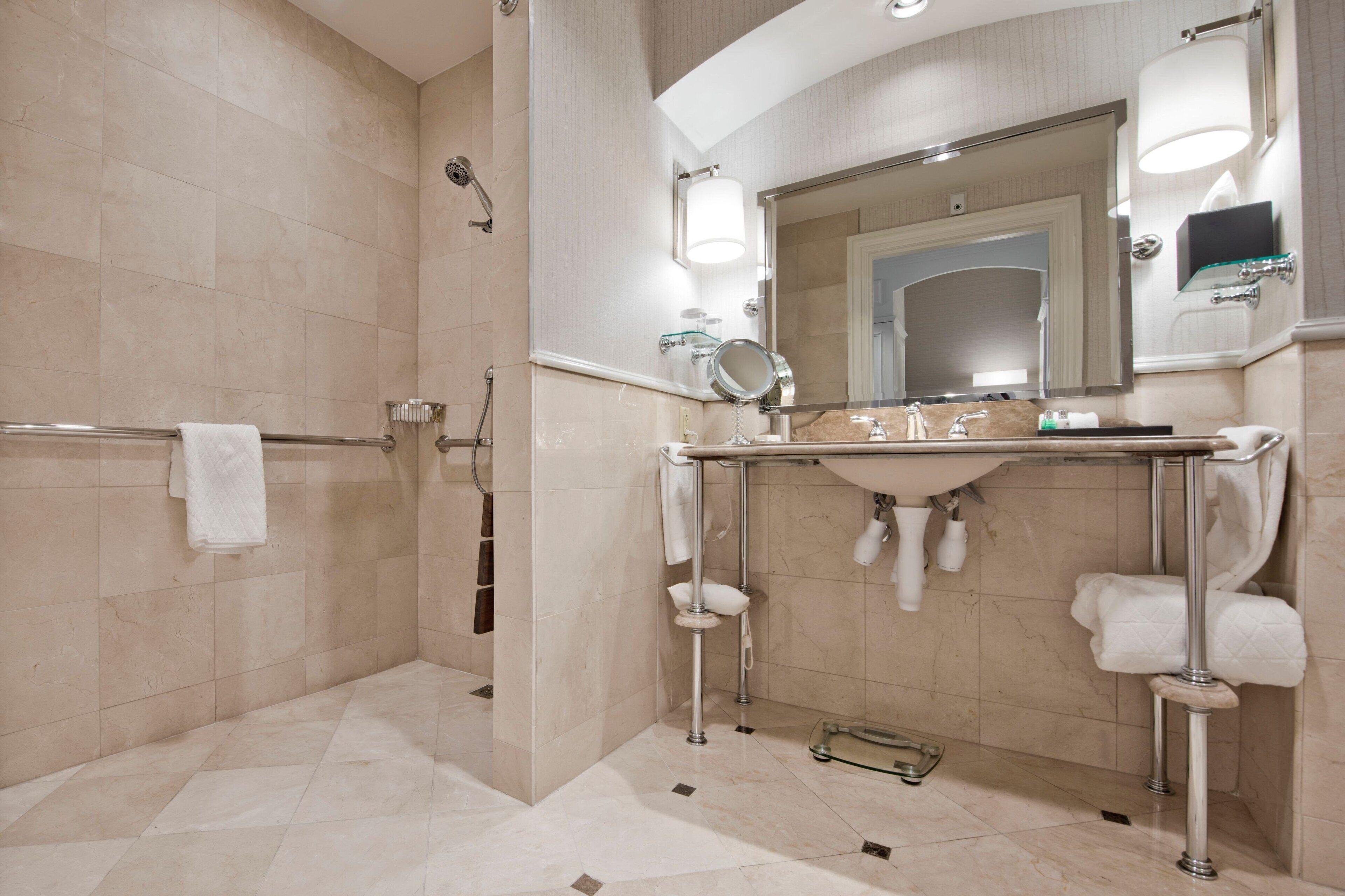Grand Deluxe Queen Room Two Queen Beds Park View Mobility Hearing Accessible Roll Shower