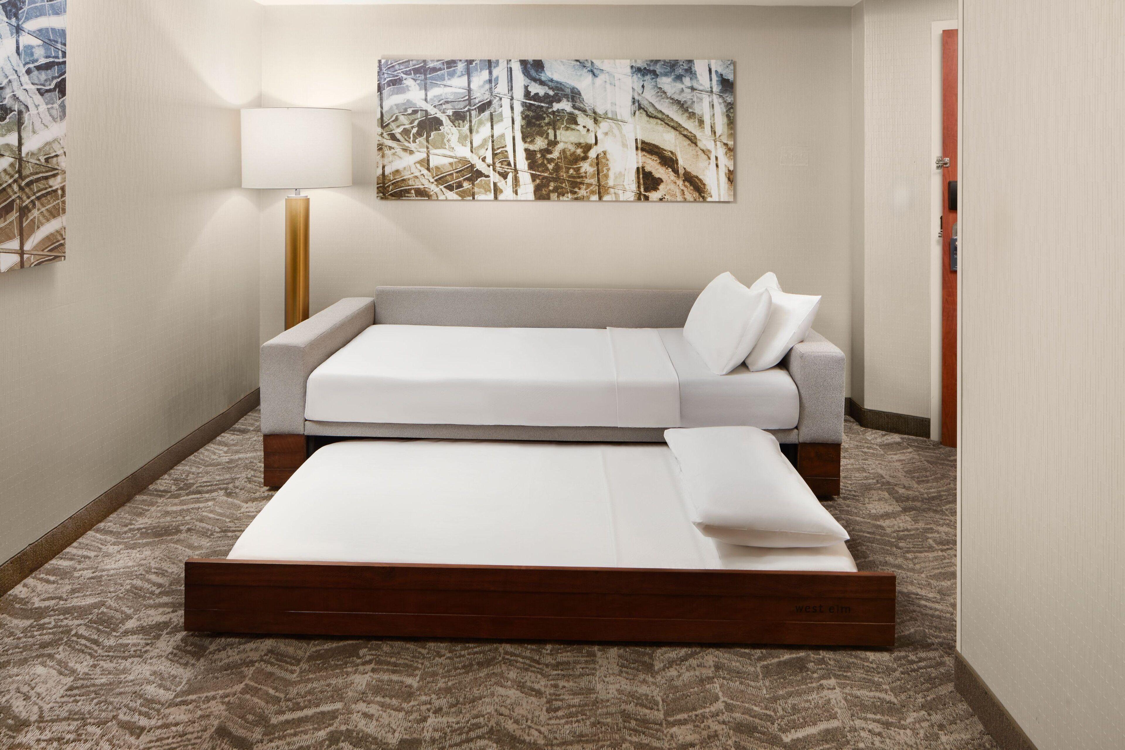 One-Bedroom Queen Suite Two Queen Beds Trundle Sofa