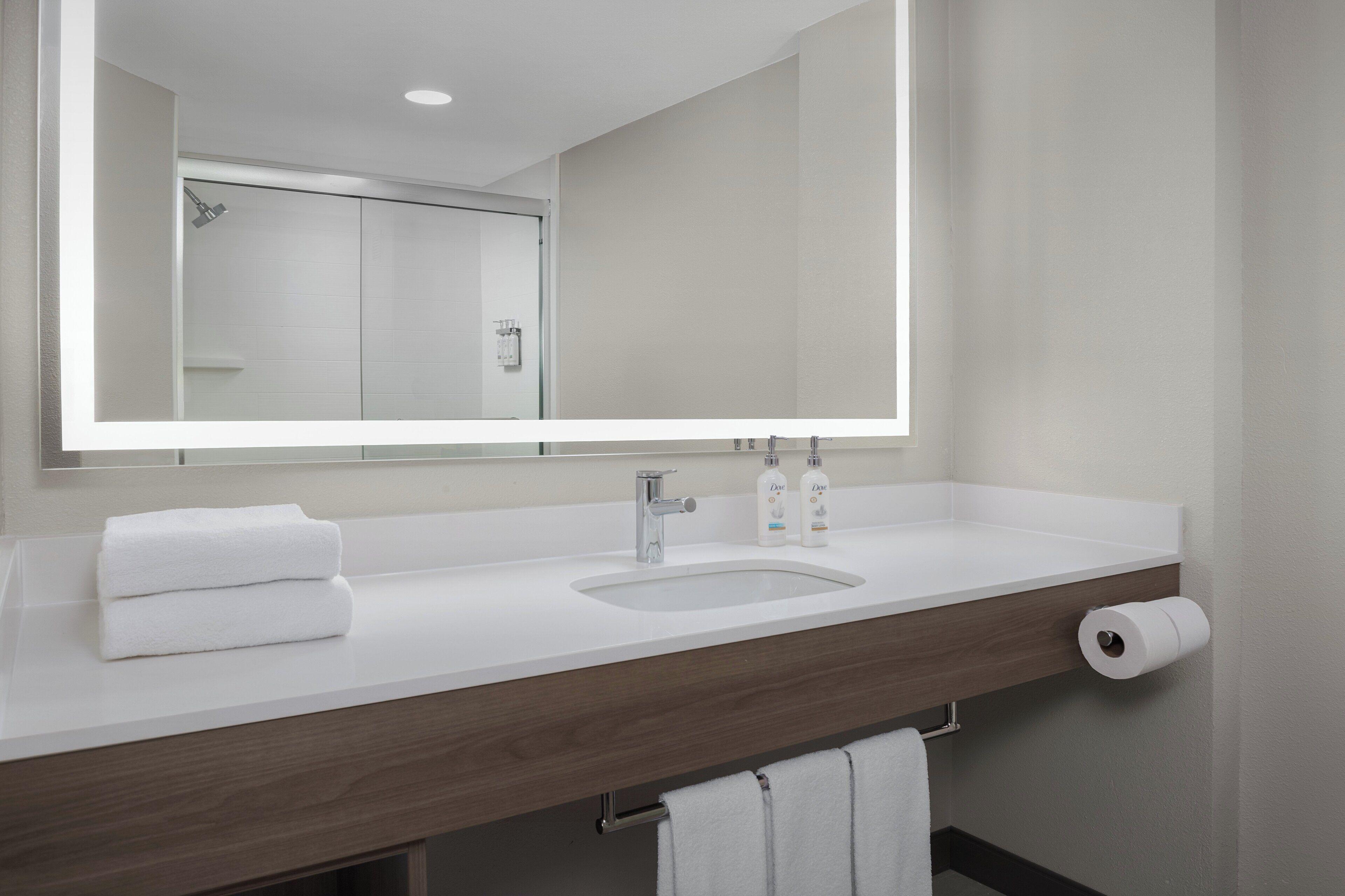 Standard King Room Mobility Accessible Tub