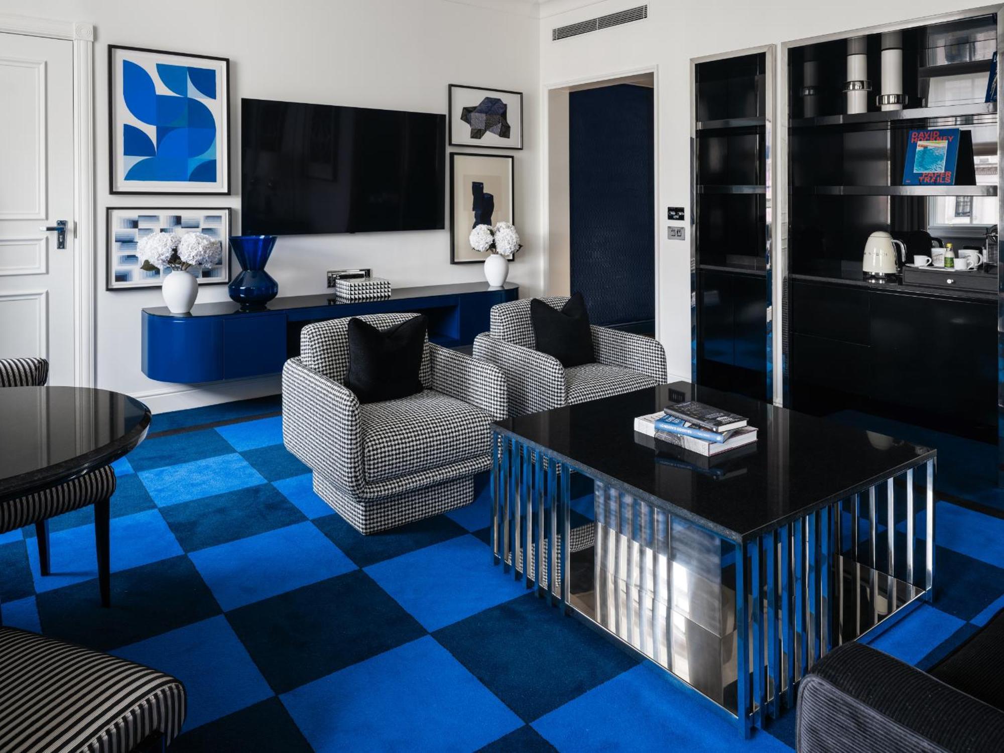 Prestige King Suite Separate Living Room Waterloo Place or Pall Mall View,1710589948:JPEG