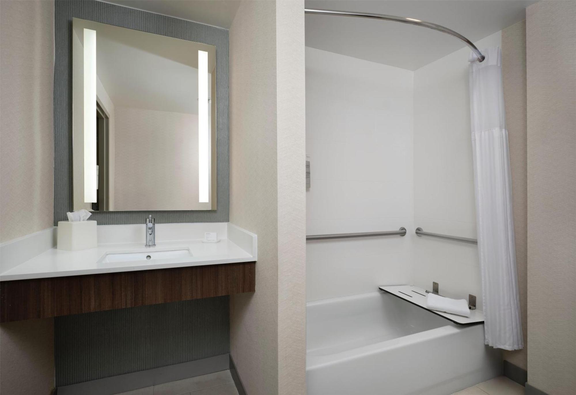 King Room Tub Mobility Hearing Access