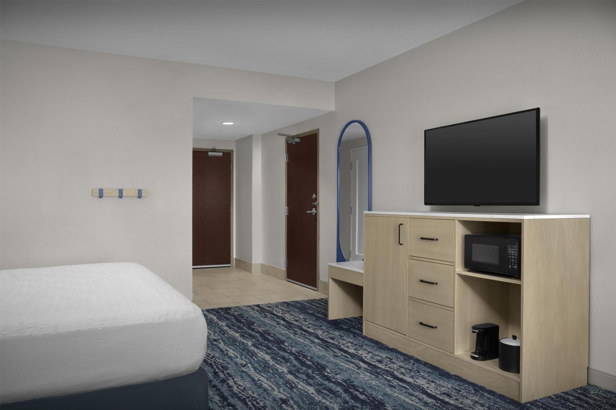King Room with Sofa Bed - Non-Smoking