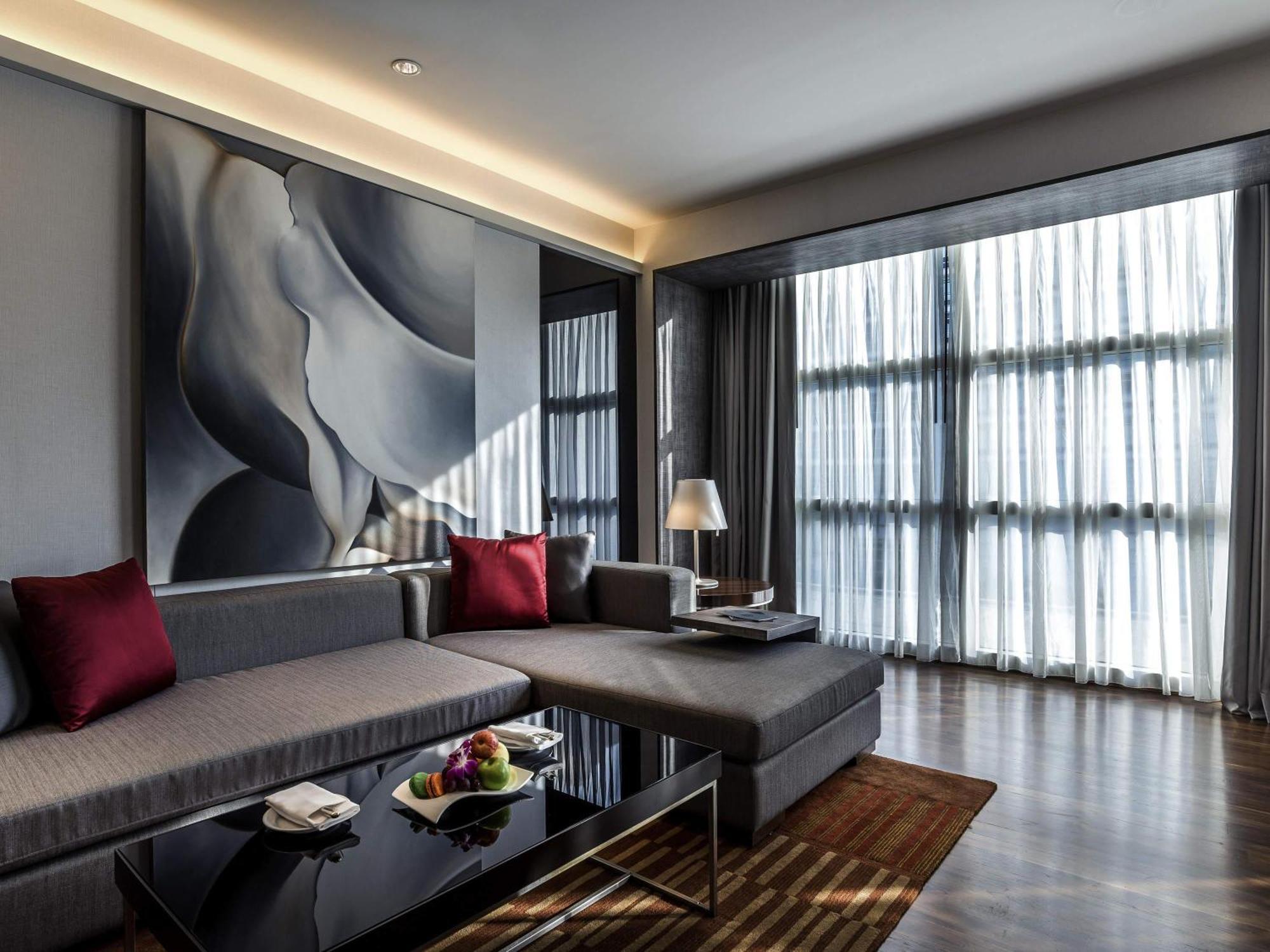 Executive Suite with 1 Kingsize Bed with Executive Lounge Access