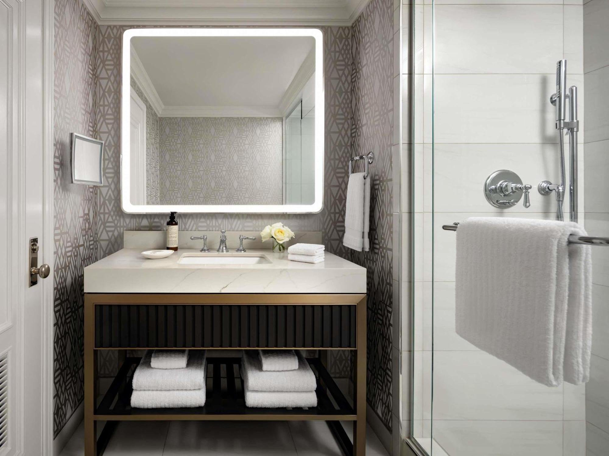 One-Bedroom King Suite