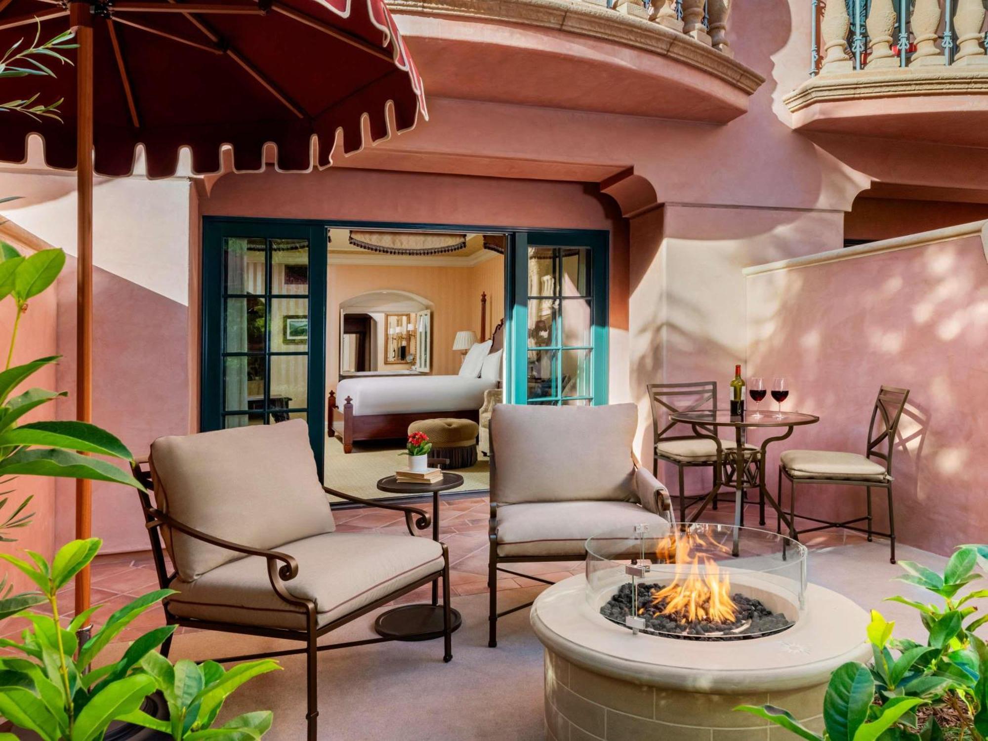 Paseo King Suite with Sofa Bed and Resort View - Private Fireside Terrace