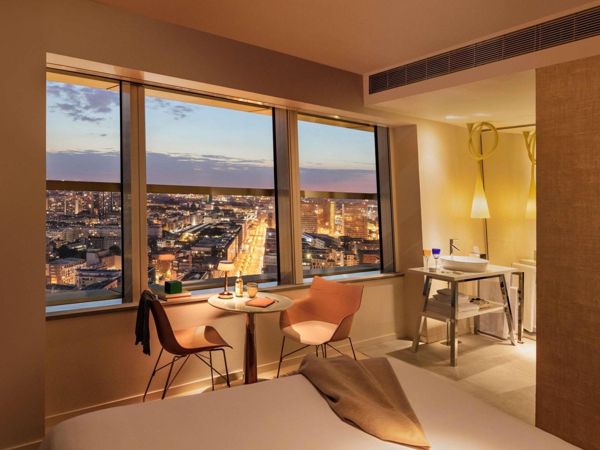Junior King Suite with Panoramic City and Eiffel Tower View
