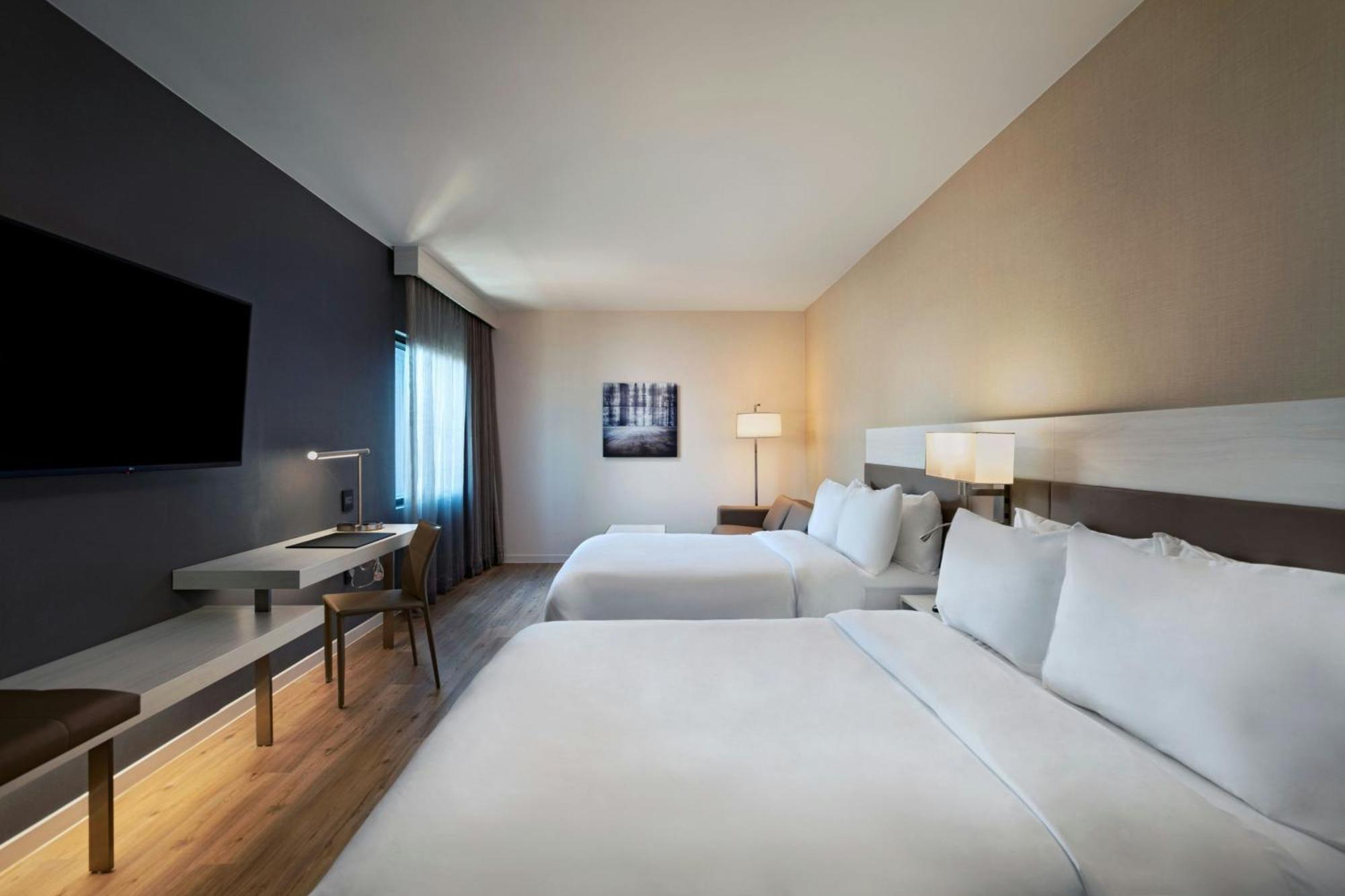 Deluxe Queen Room