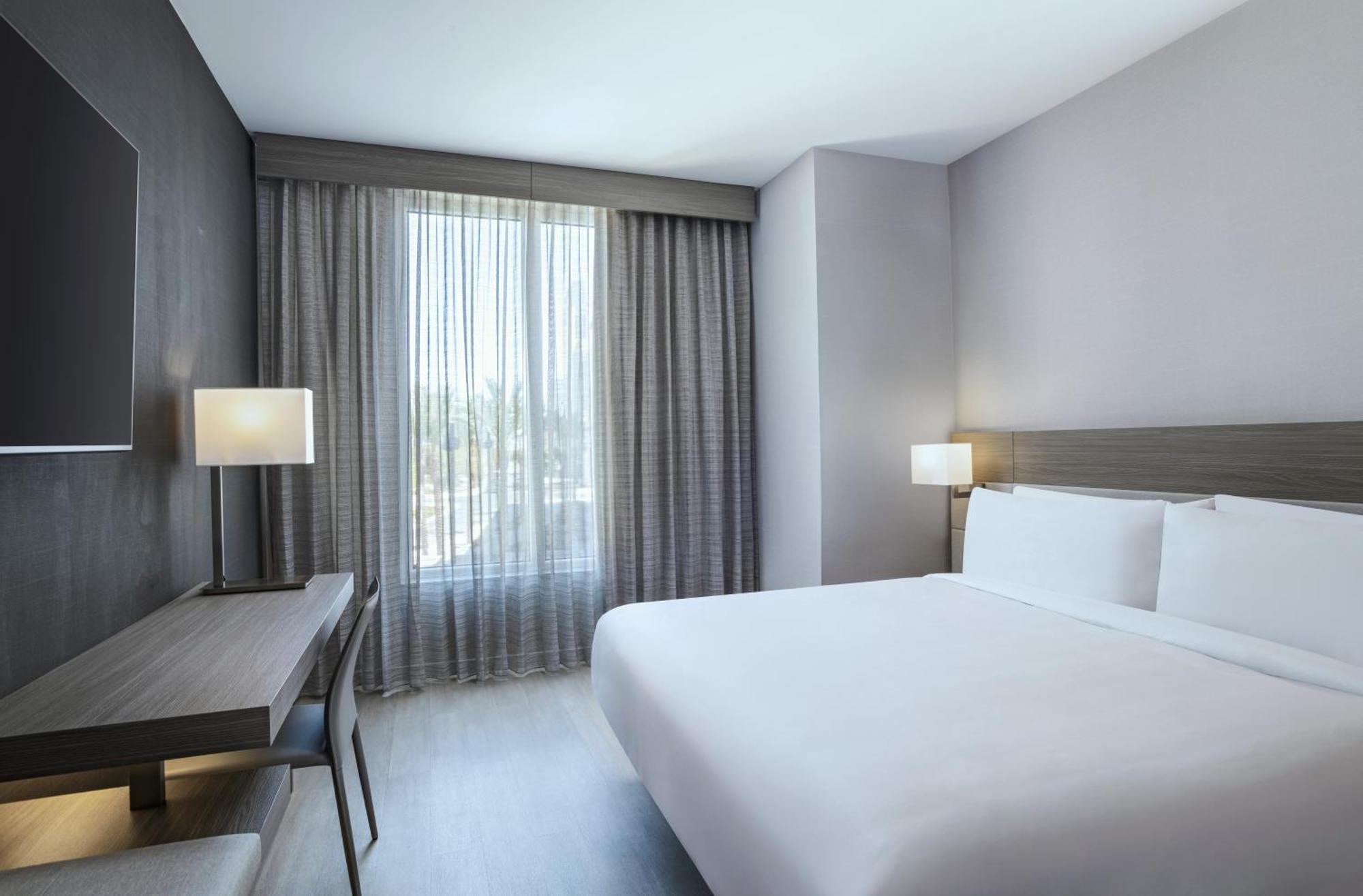 Metro King Room