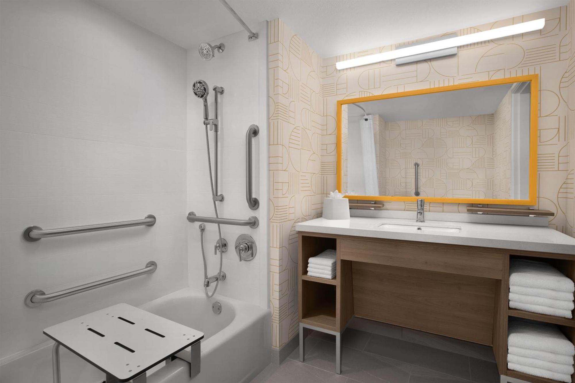 King Studio with Bath Tub and Balcony - Mobility/Hearing Access