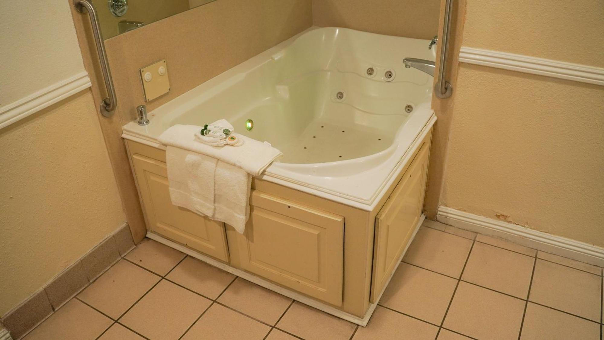 King Room with Spa Bath