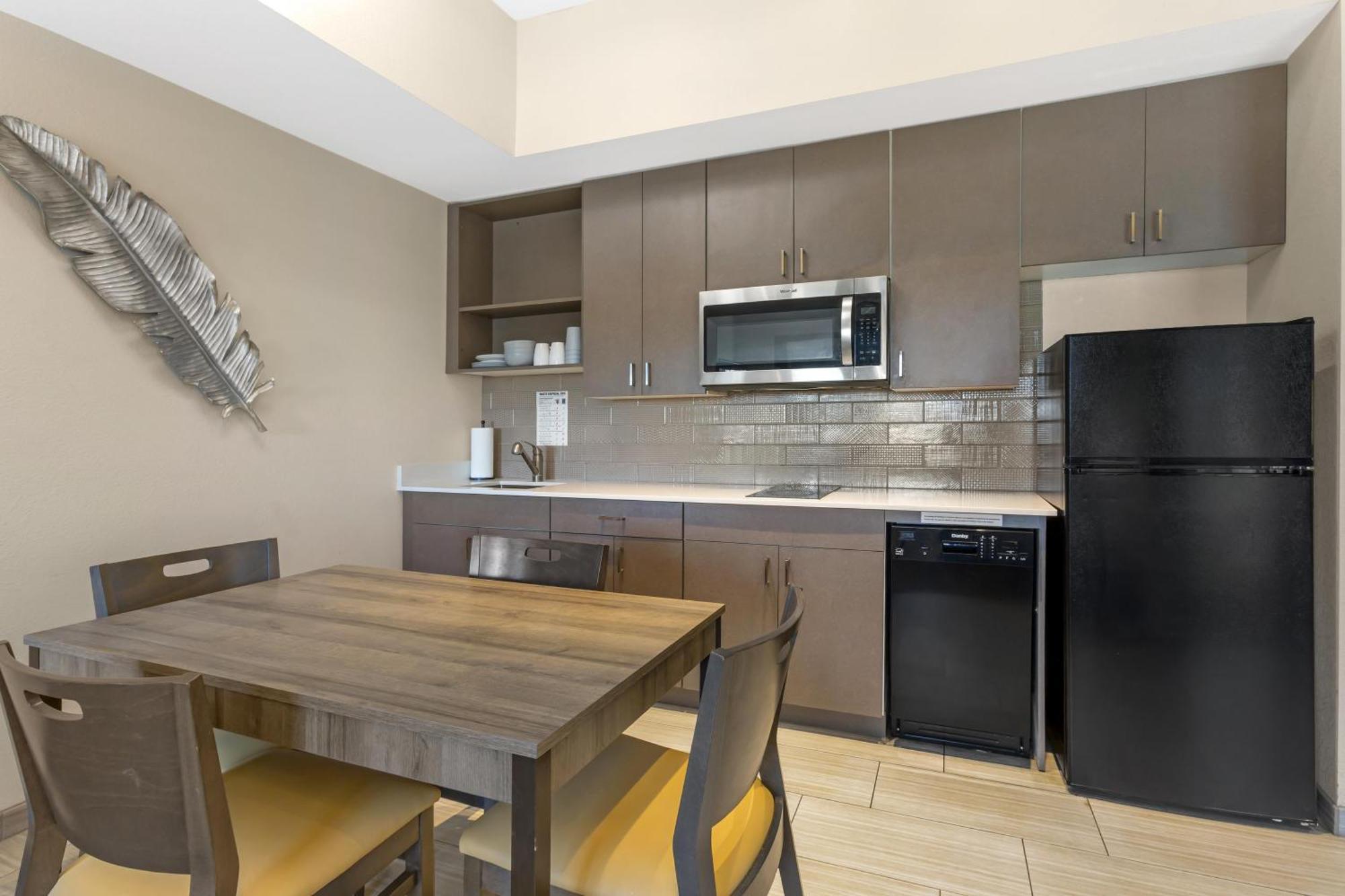 One-Bedroom King Suite Sofa Bed Kitchenette Non-Smoking