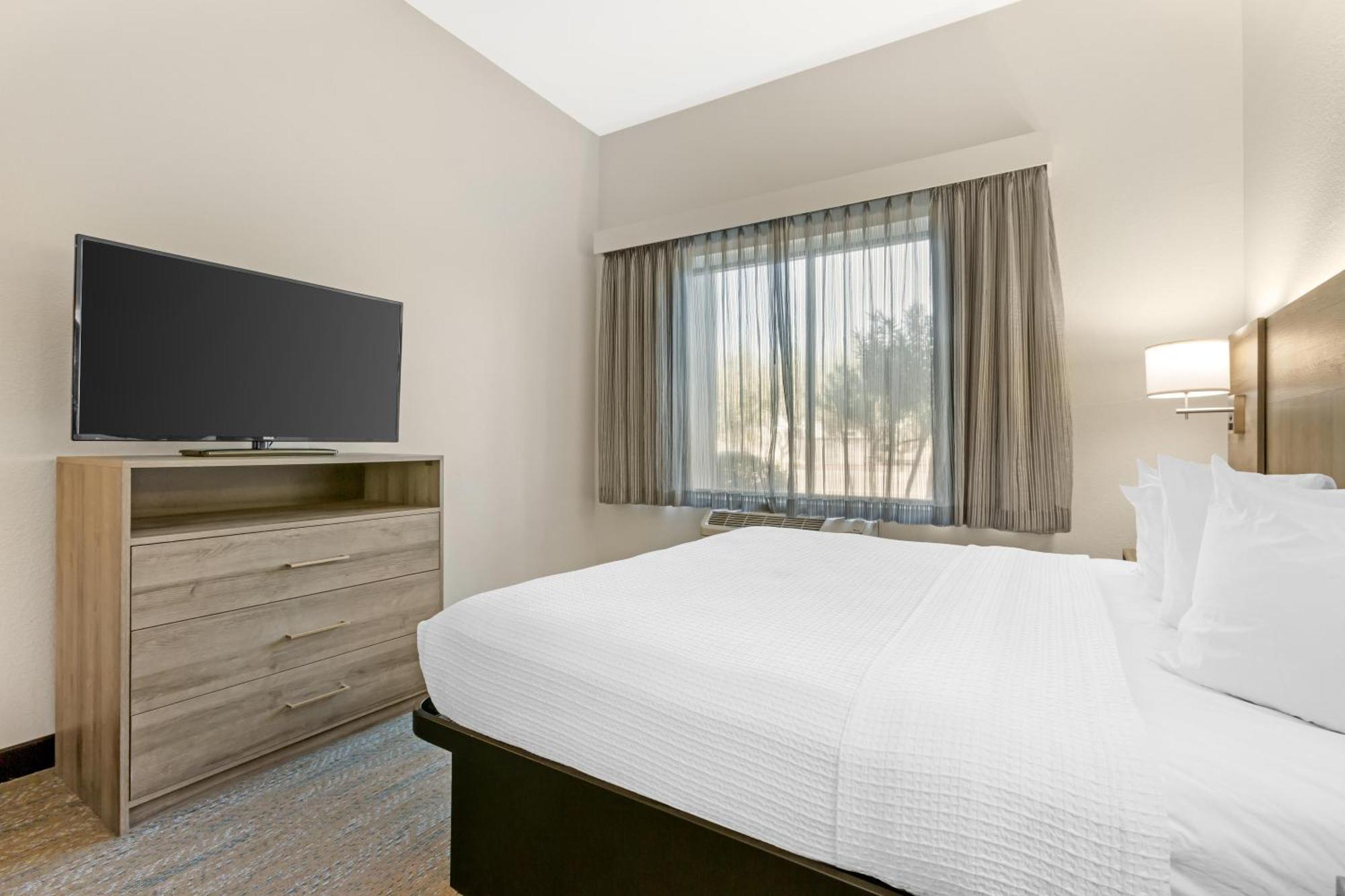 One-Bedroom King Suite Sofa Bed Kitchenette Non-Smoking