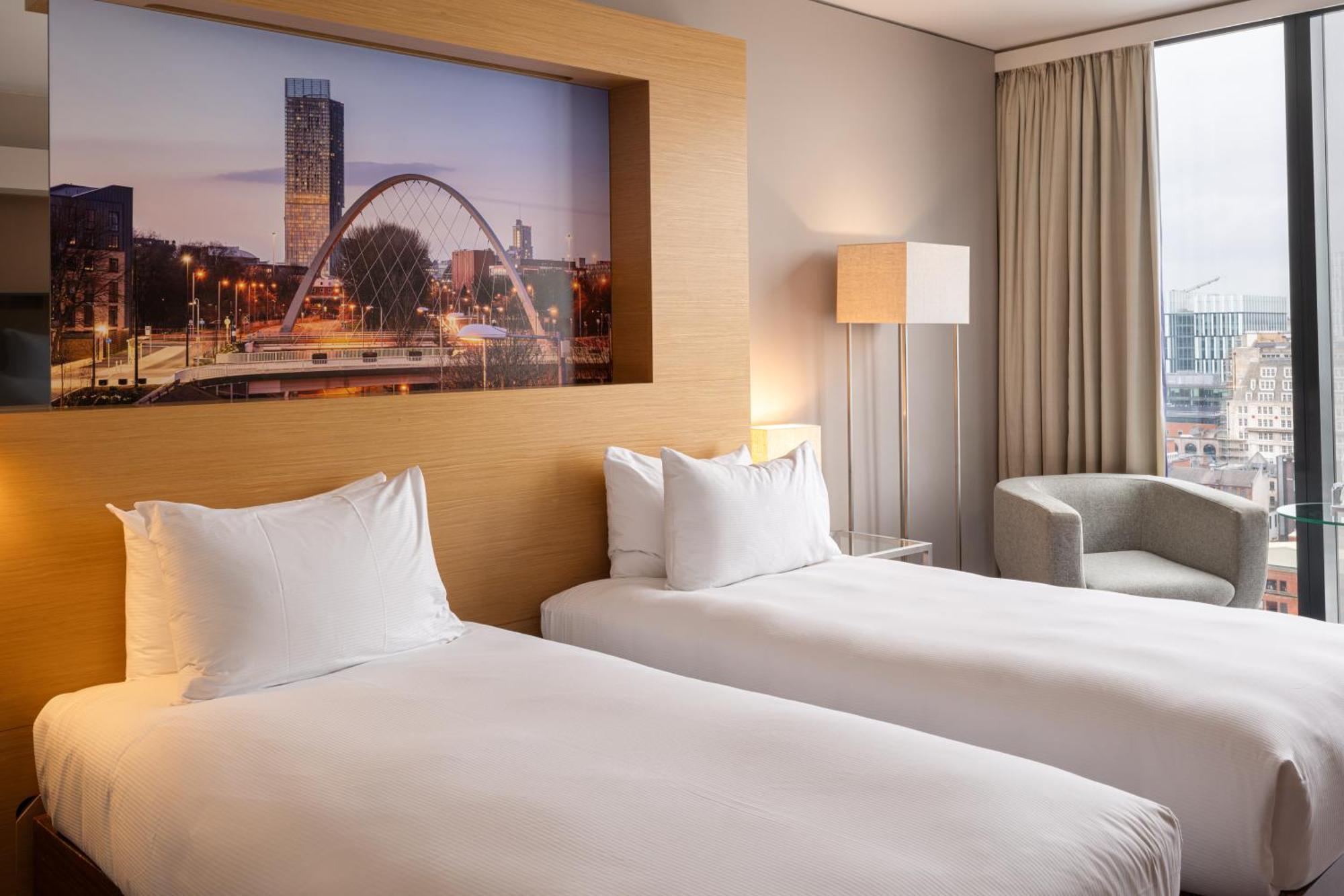 Classic Twin Room with City View