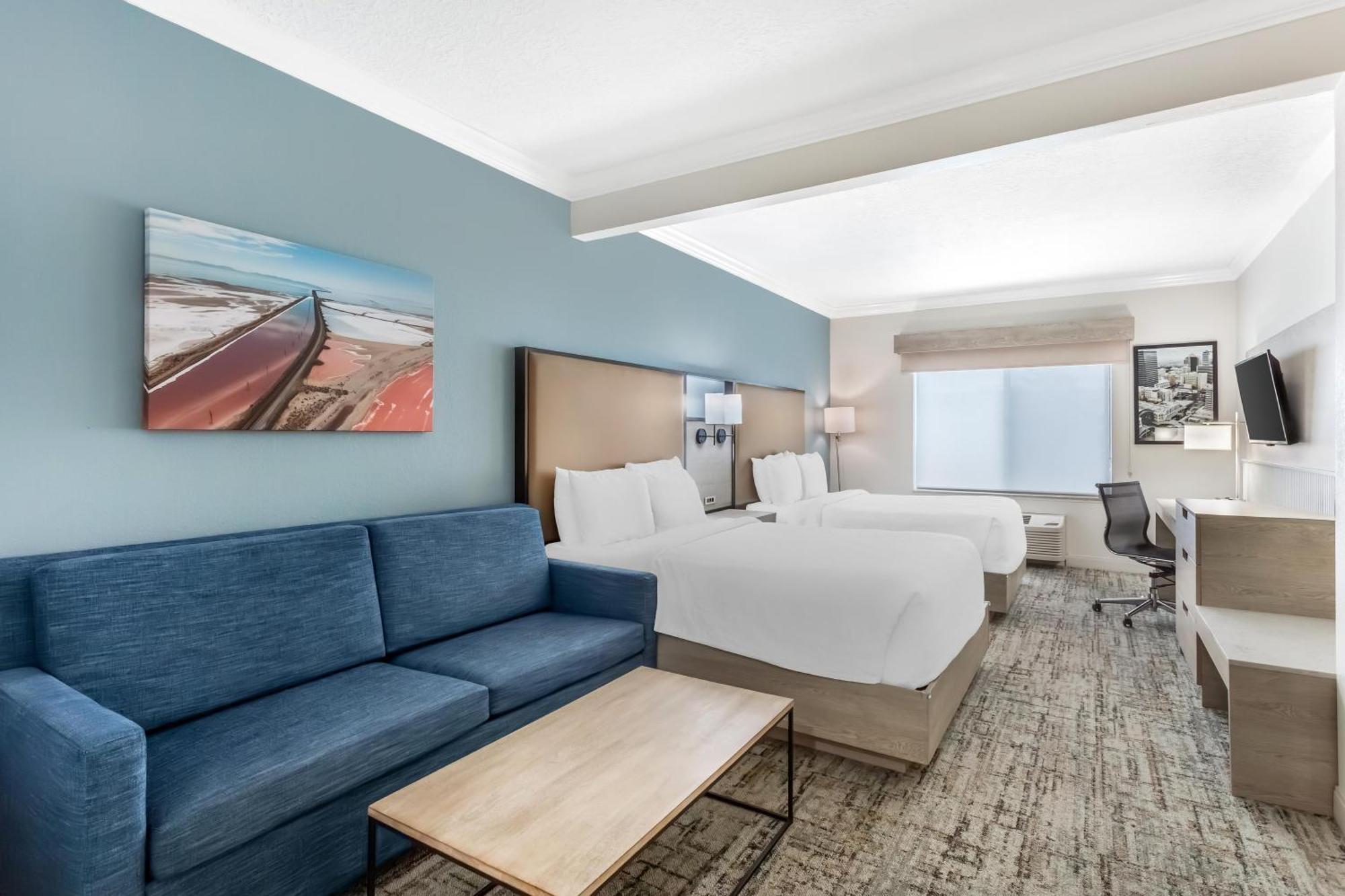 Queen Suite Two Queen Beds