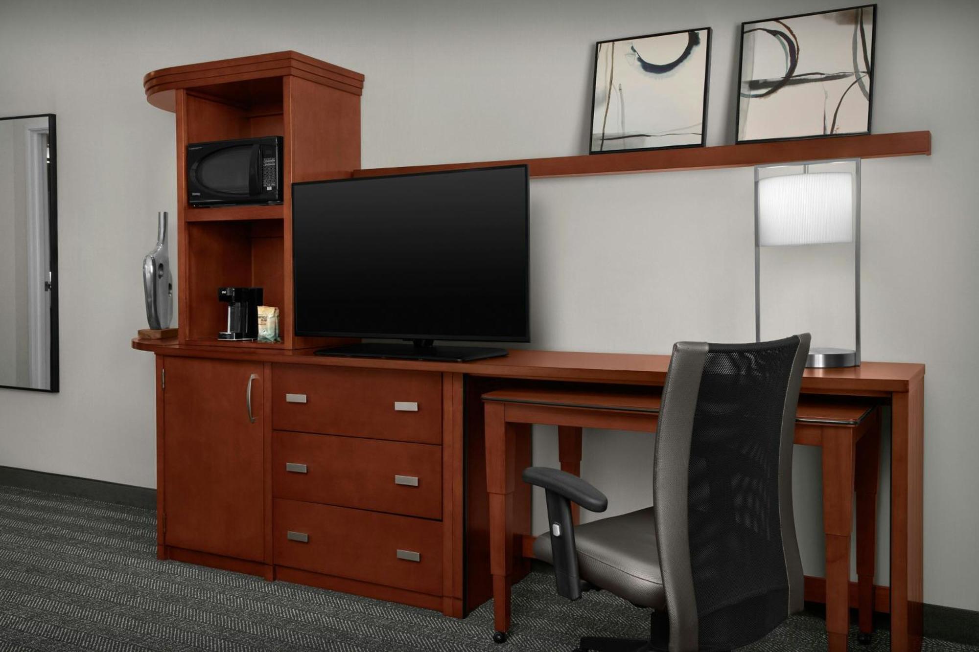 King Room Mountain View Sofa Bed