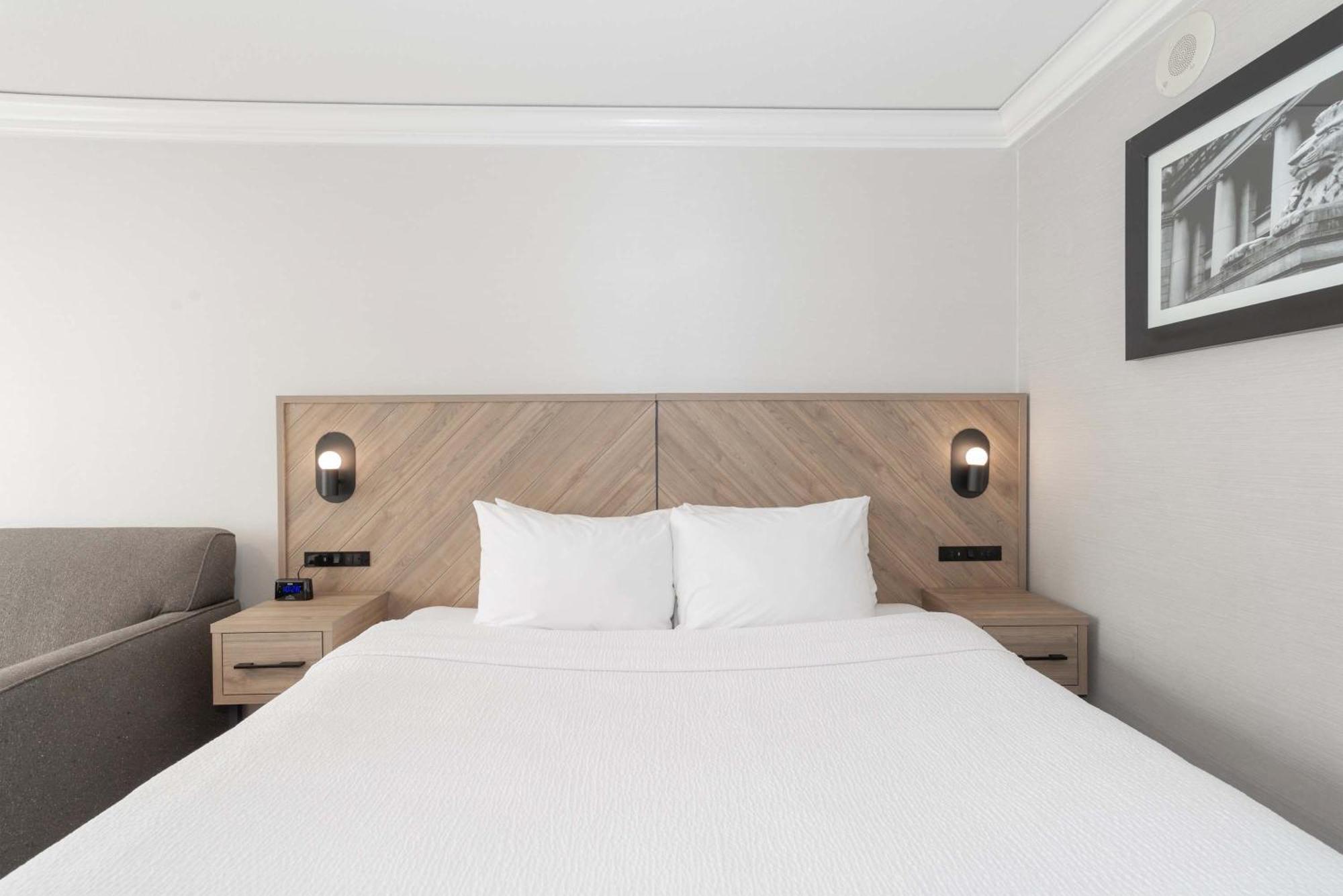 Standard Room, 1 King Bed, Sofa Bed, South Tower