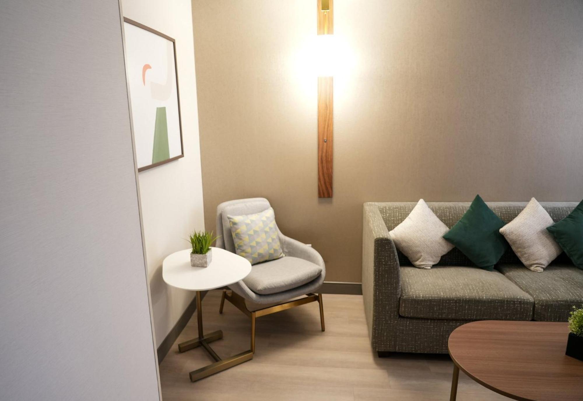 One-Bedroom King Suite