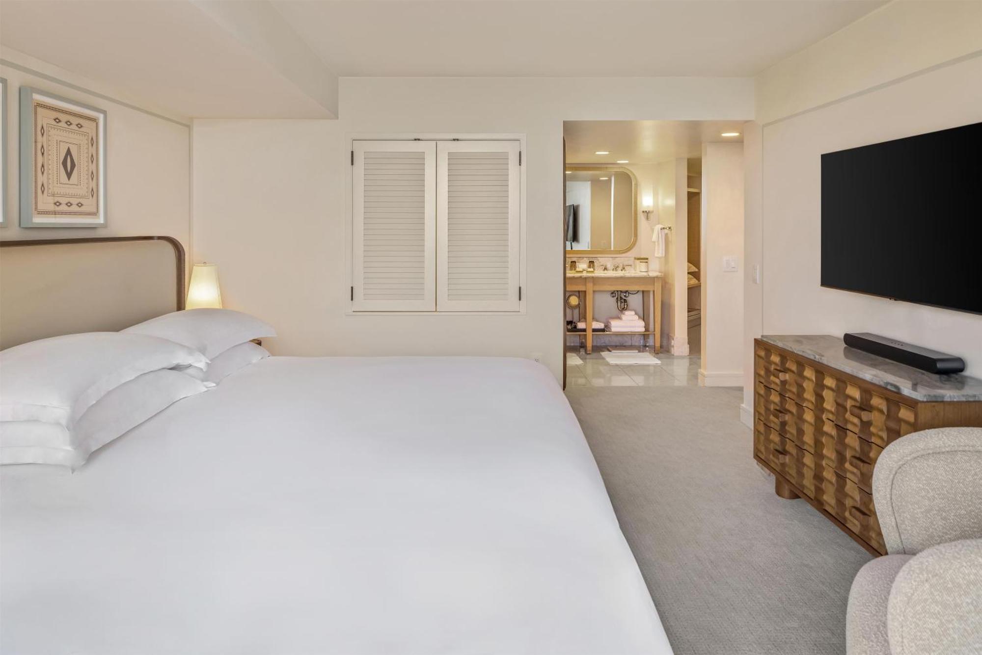 Premium One-Bedroom Suite Ocean View