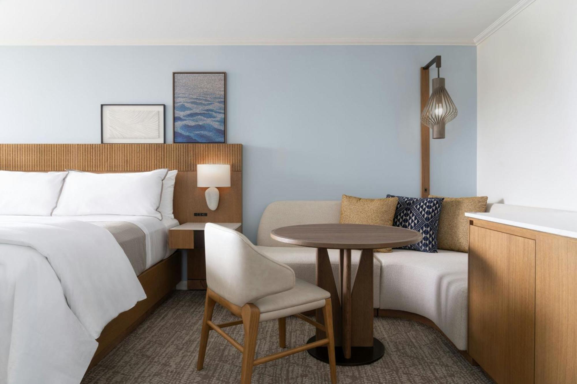 Newly Renovated Tower Premier Ocean View Larger Guest room 1 King