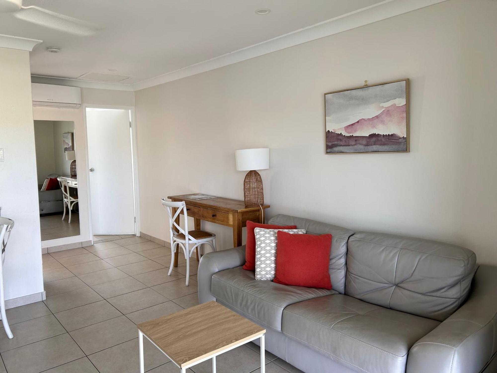 Deluxe One-Bedroom Apartment - Lakefront